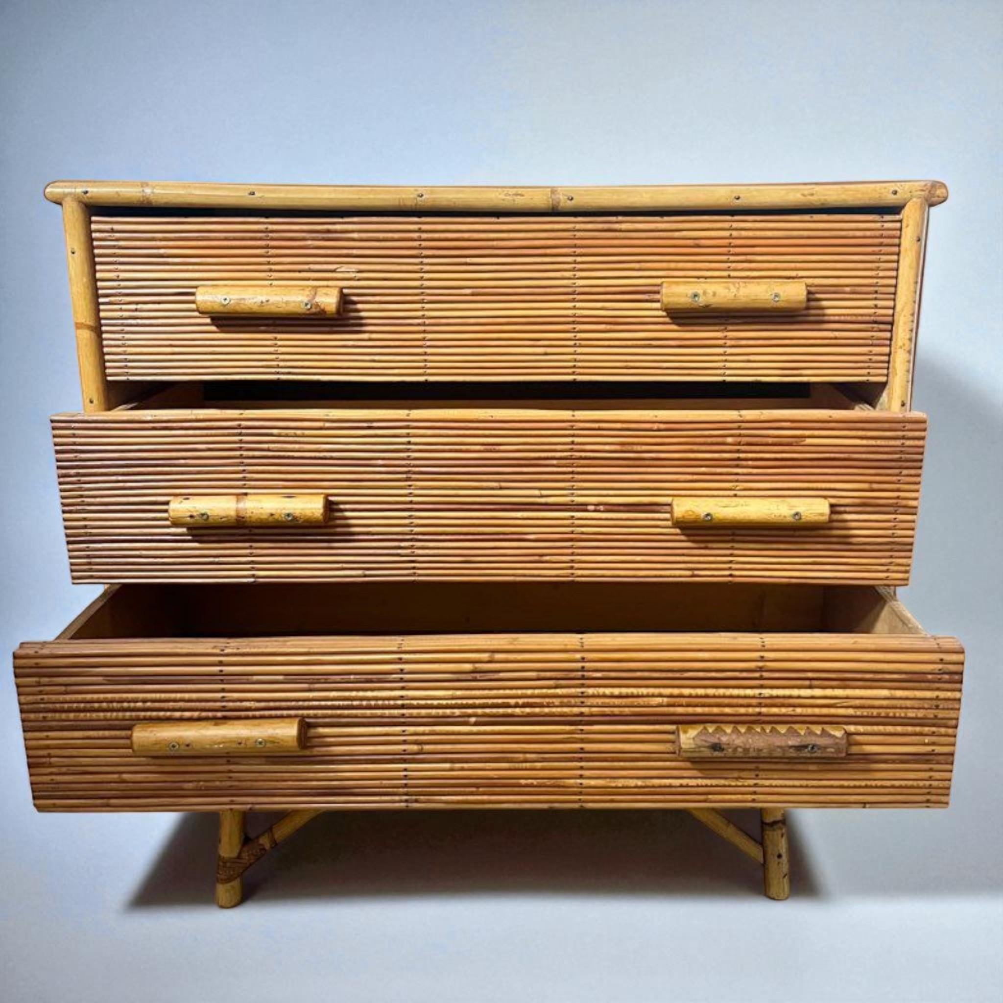 Alrededor de 1950  Diseño francés  Construcción de bambú y ratán en venta 2