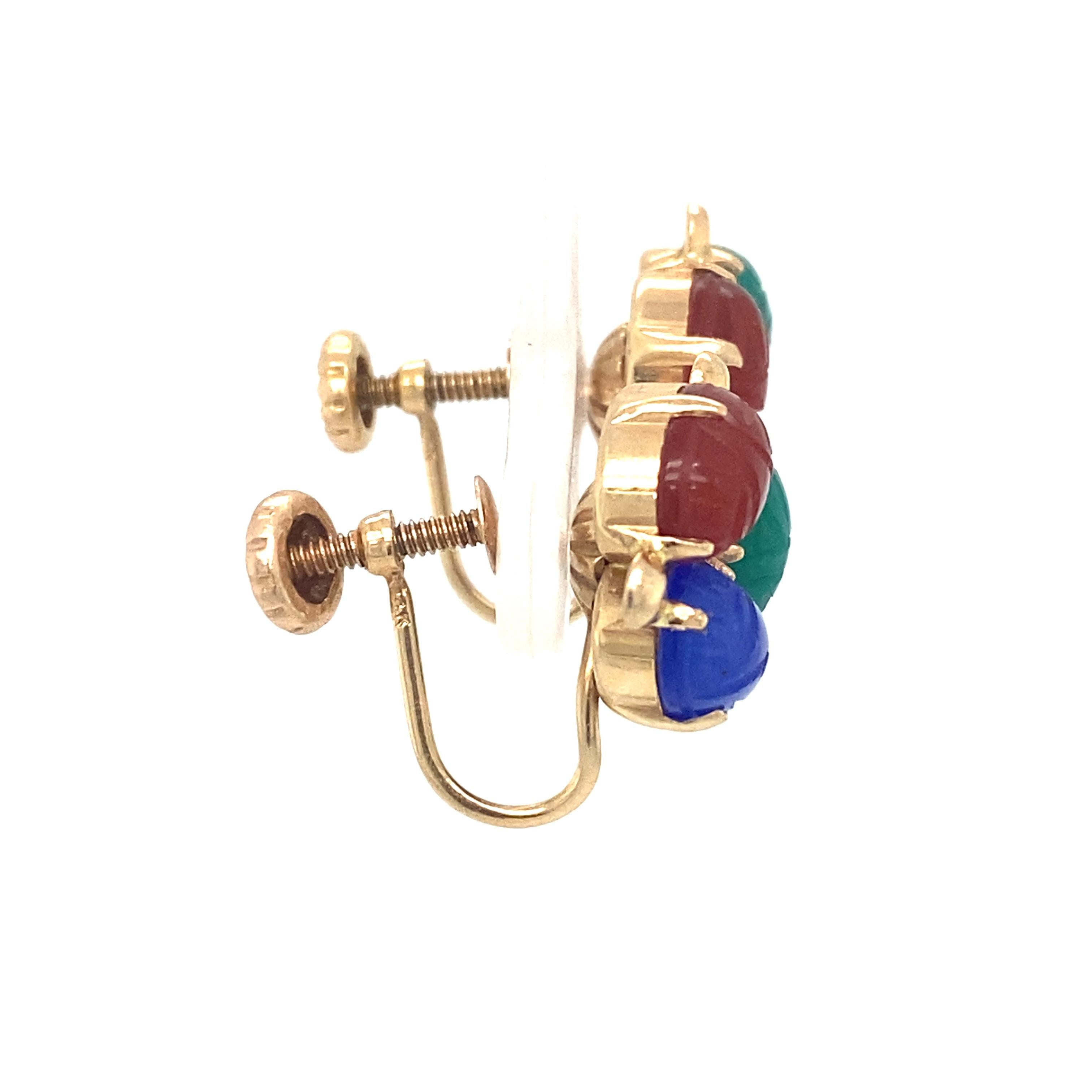 Geschnitzte Skarabäus-Ohrringe mit Schraubverschluss aus 14 Karat Gold mit mehreren Edelsteinen, ca. 1950er Jahre (Rohschliff)