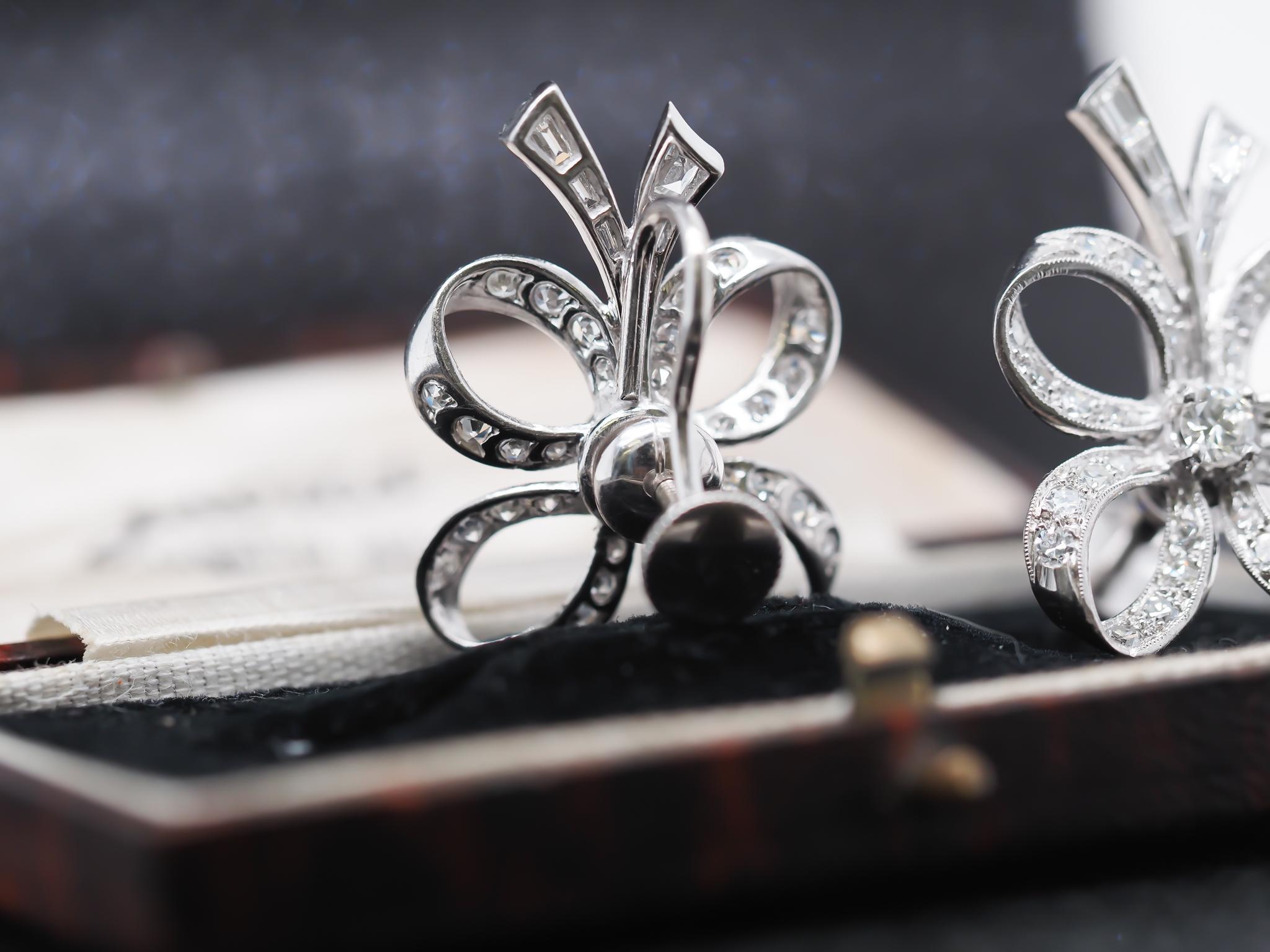 Circa 1950s Platinum Diamond Clover Earrings In Good Condition For Sale In Hicksville, NY