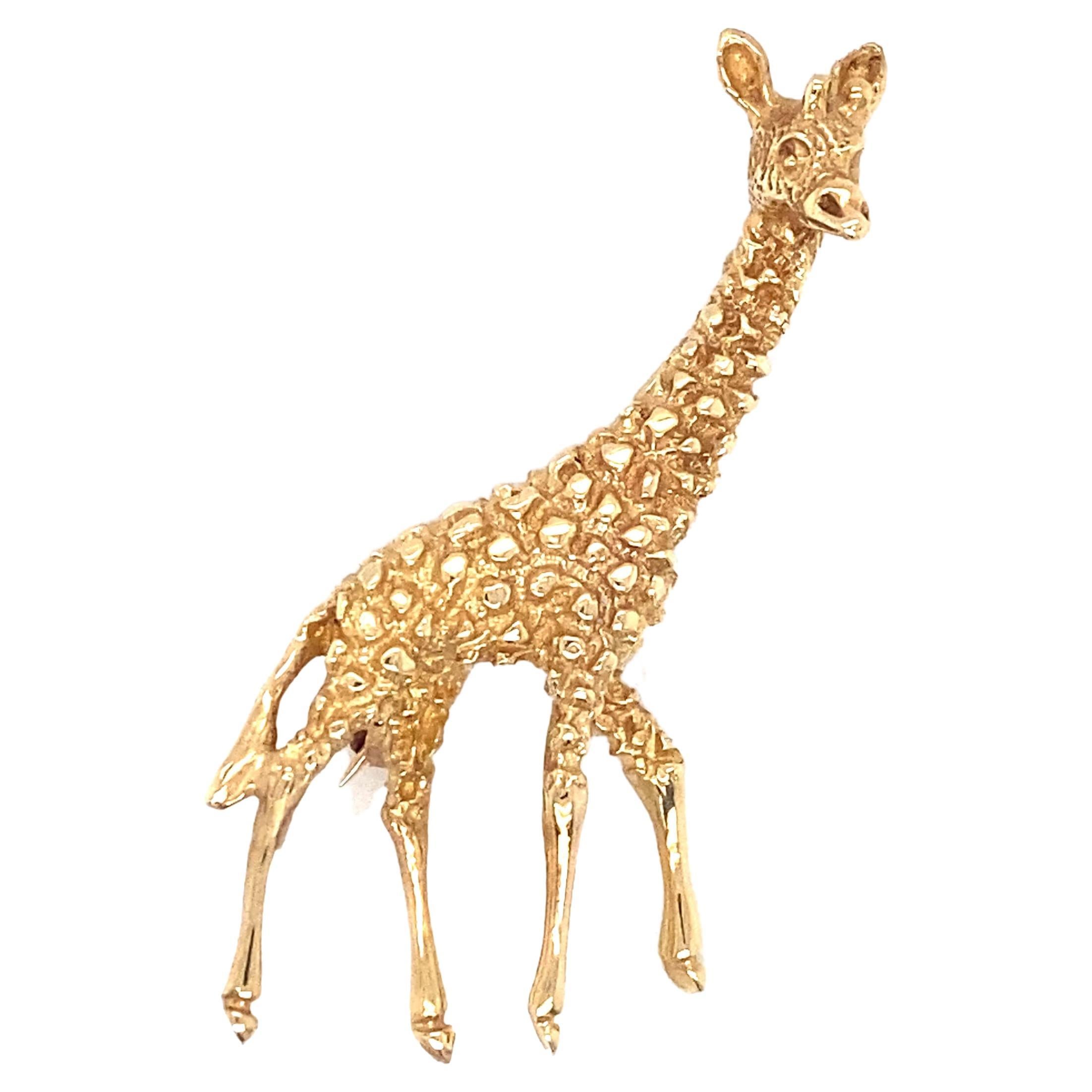 Circa 1950s Retro Giraffe Brooch in 14 Karat Gold For Sale