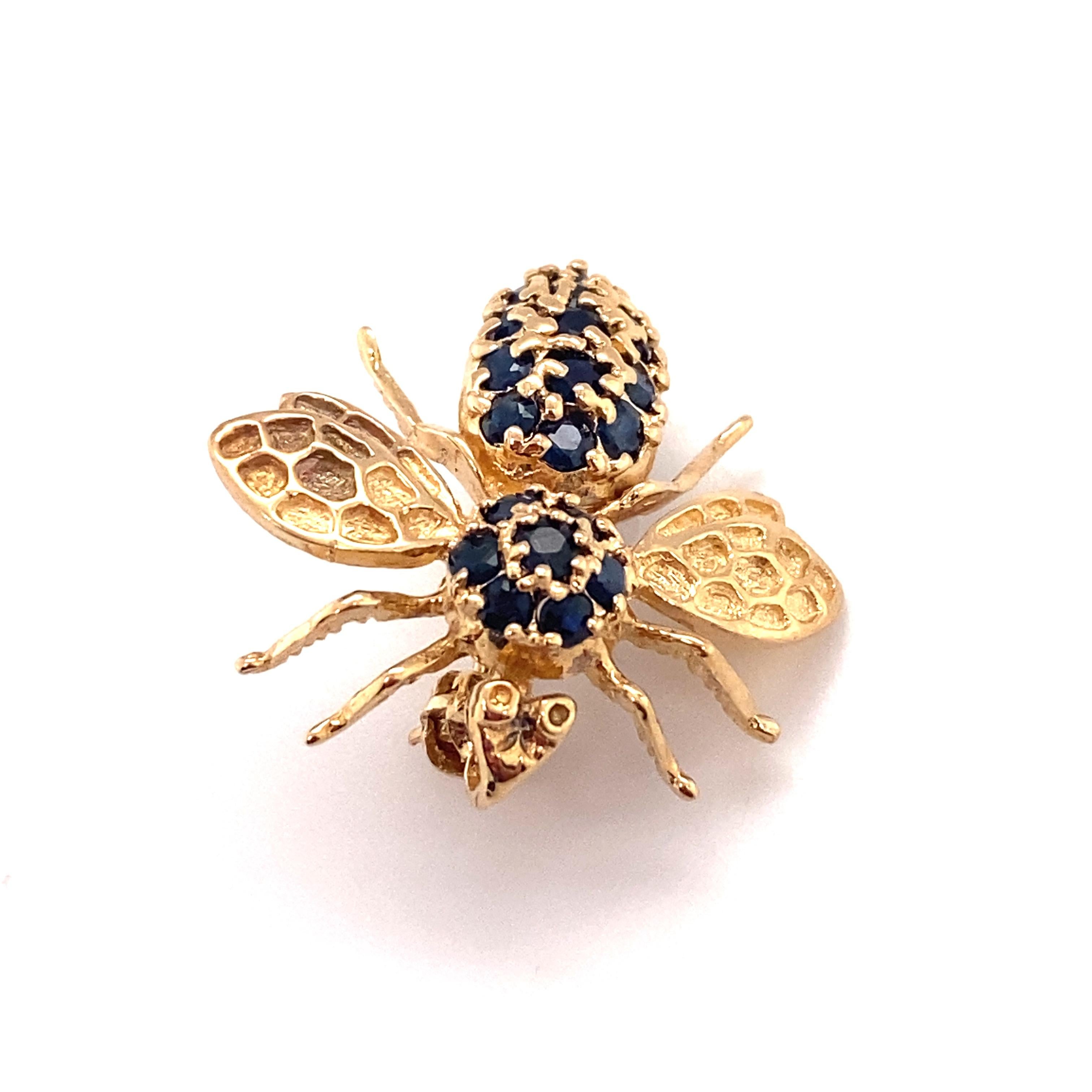 Taille ronde Épingle en forme d'abeille en or 14 carats et saphir, c. 1950 en vente