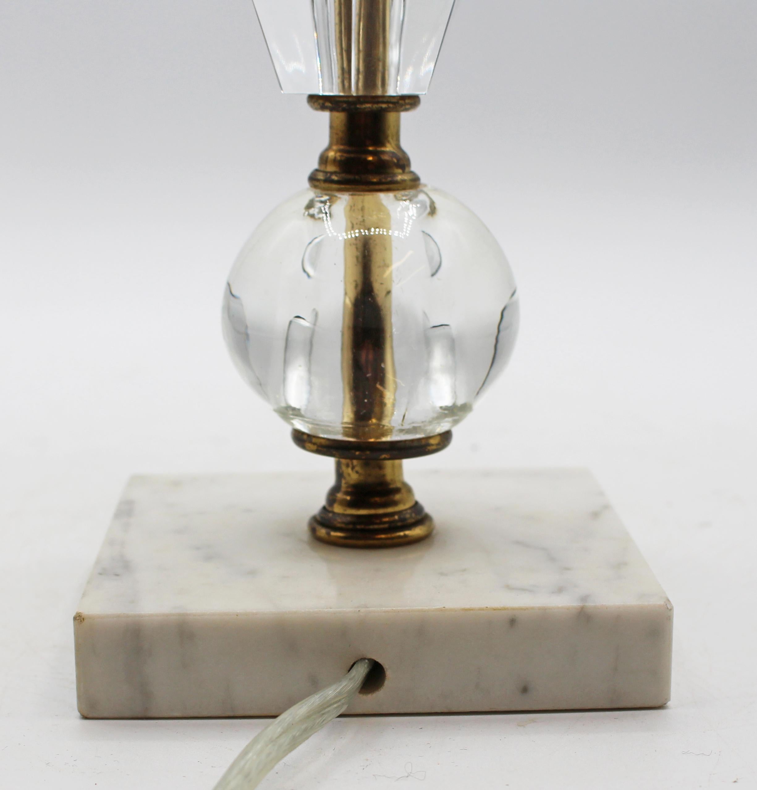 Circa 1950s Stacked Cut and Orb Crystal Lamp With Carrara Marble Base Moderno de mediados de siglo en venta