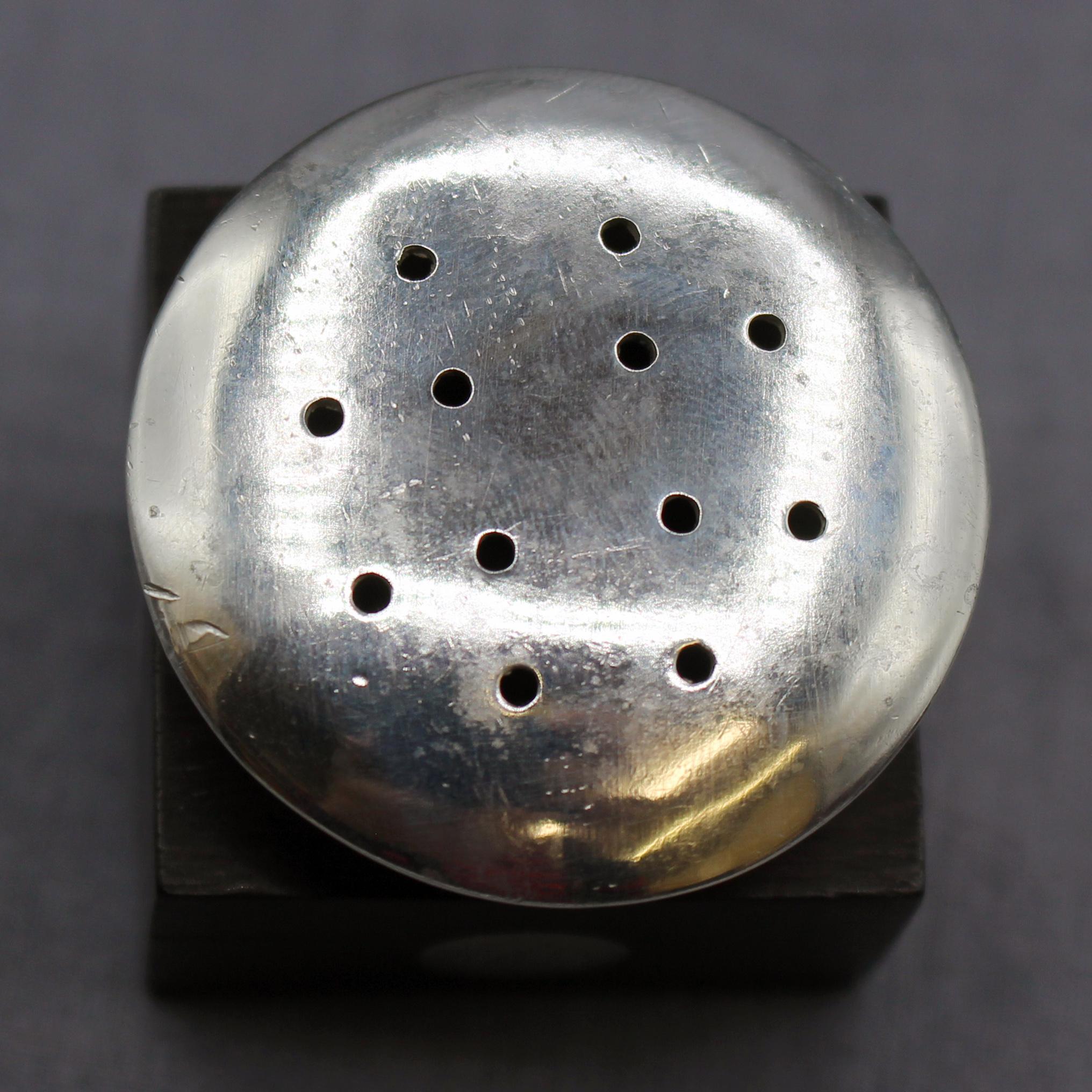 Circa 1950 William Spratling Salero y Pimentero de Plata de Ley y Madera Mexicano en venta