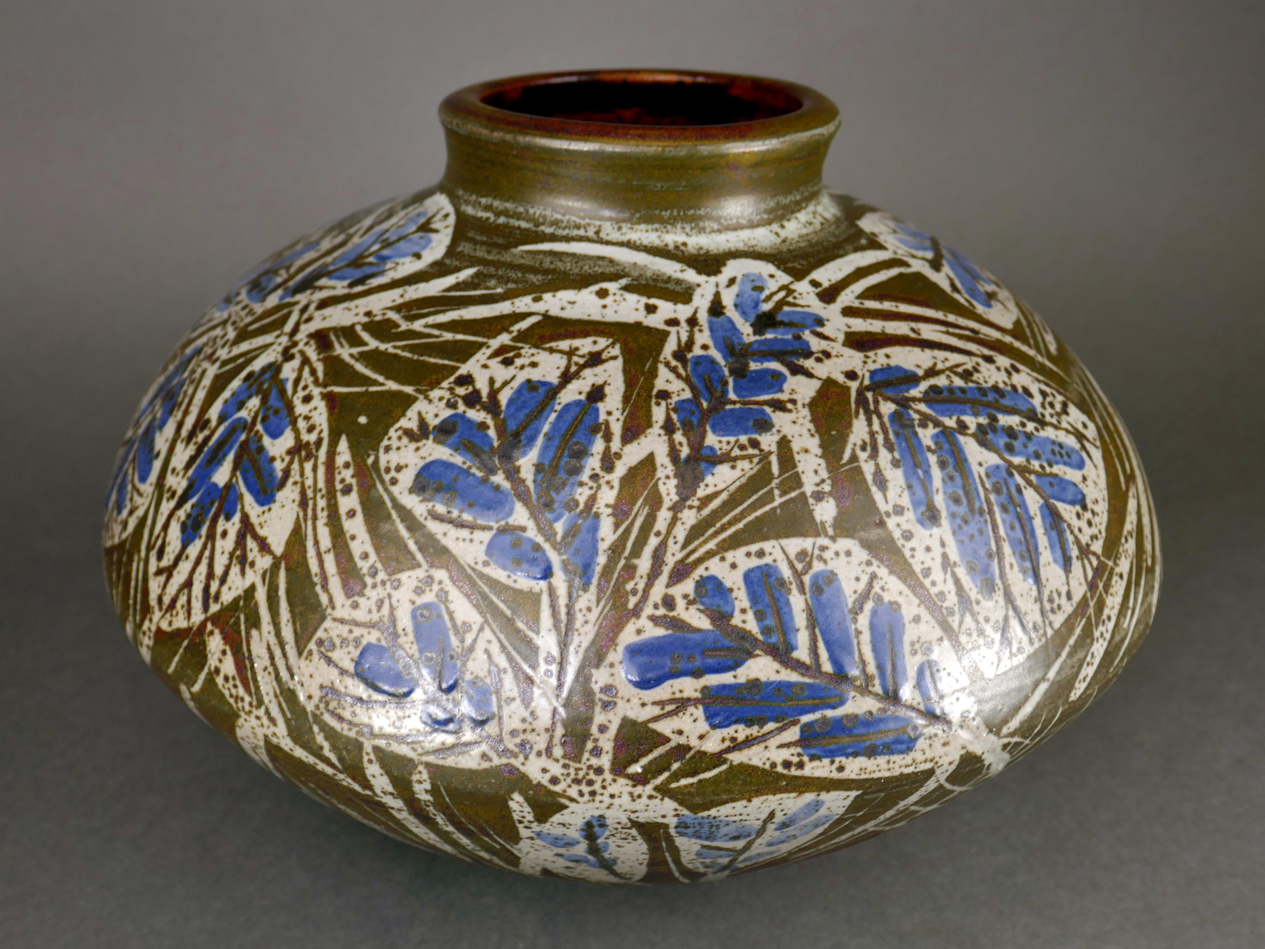 Vaso in ceramica dipinto a mano di Amy Donaldson del 1960 circa in vendita 3