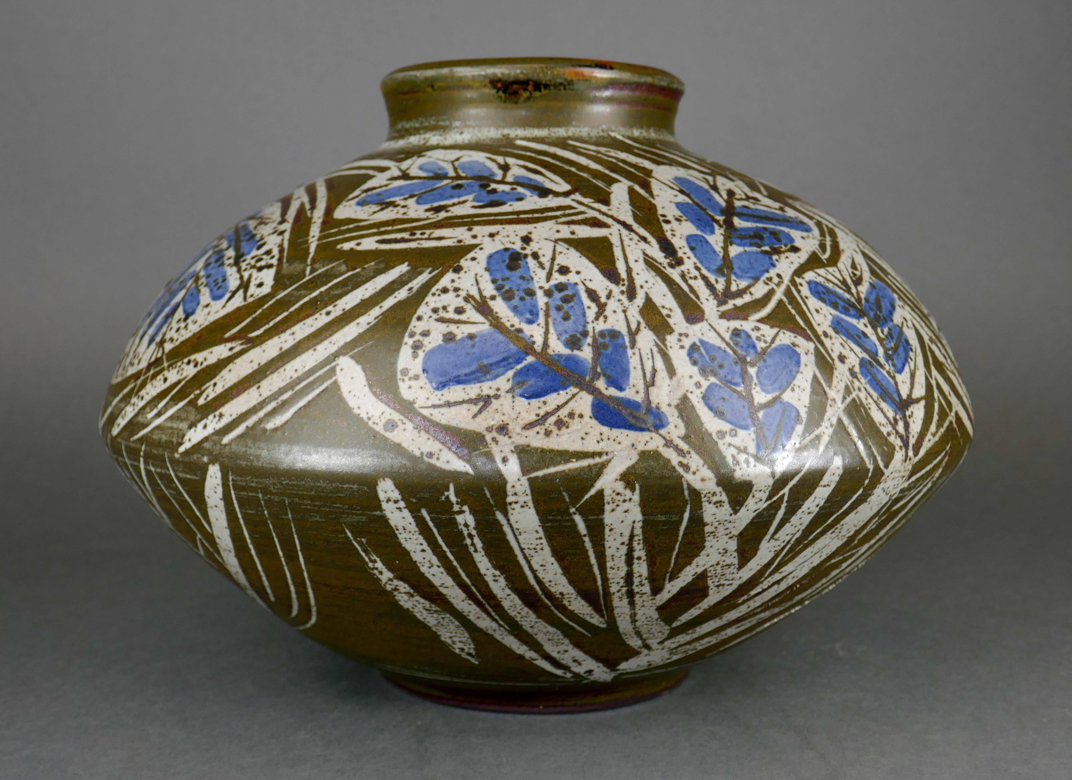 XX secolo Vaso in ceramica dipinto a mano di Amy Donaldson del 1960 circa in vendita