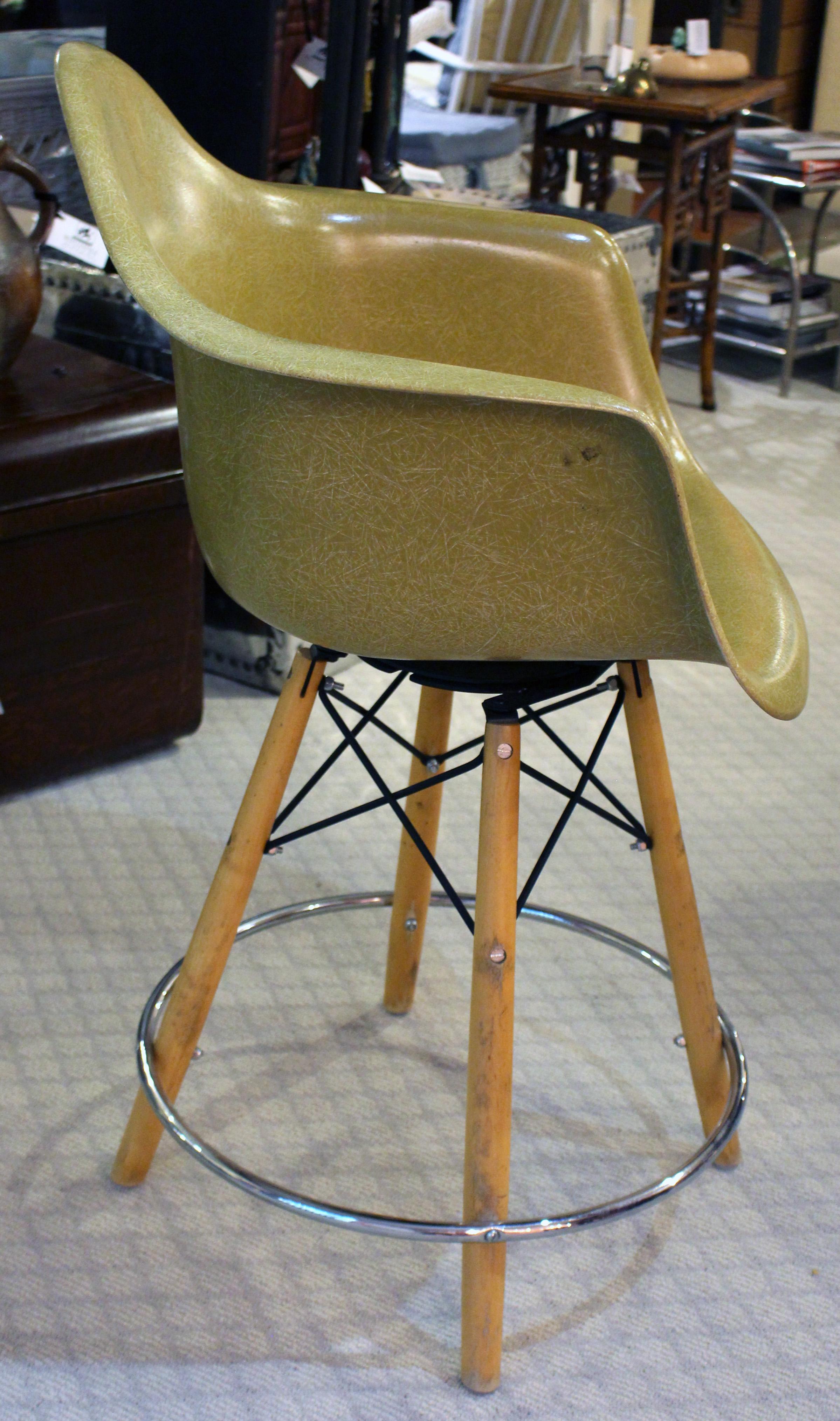 Mid-Century Modern CIRCA 1960 Tabouret de bar par Charles Eames pour Herman Miller en vente