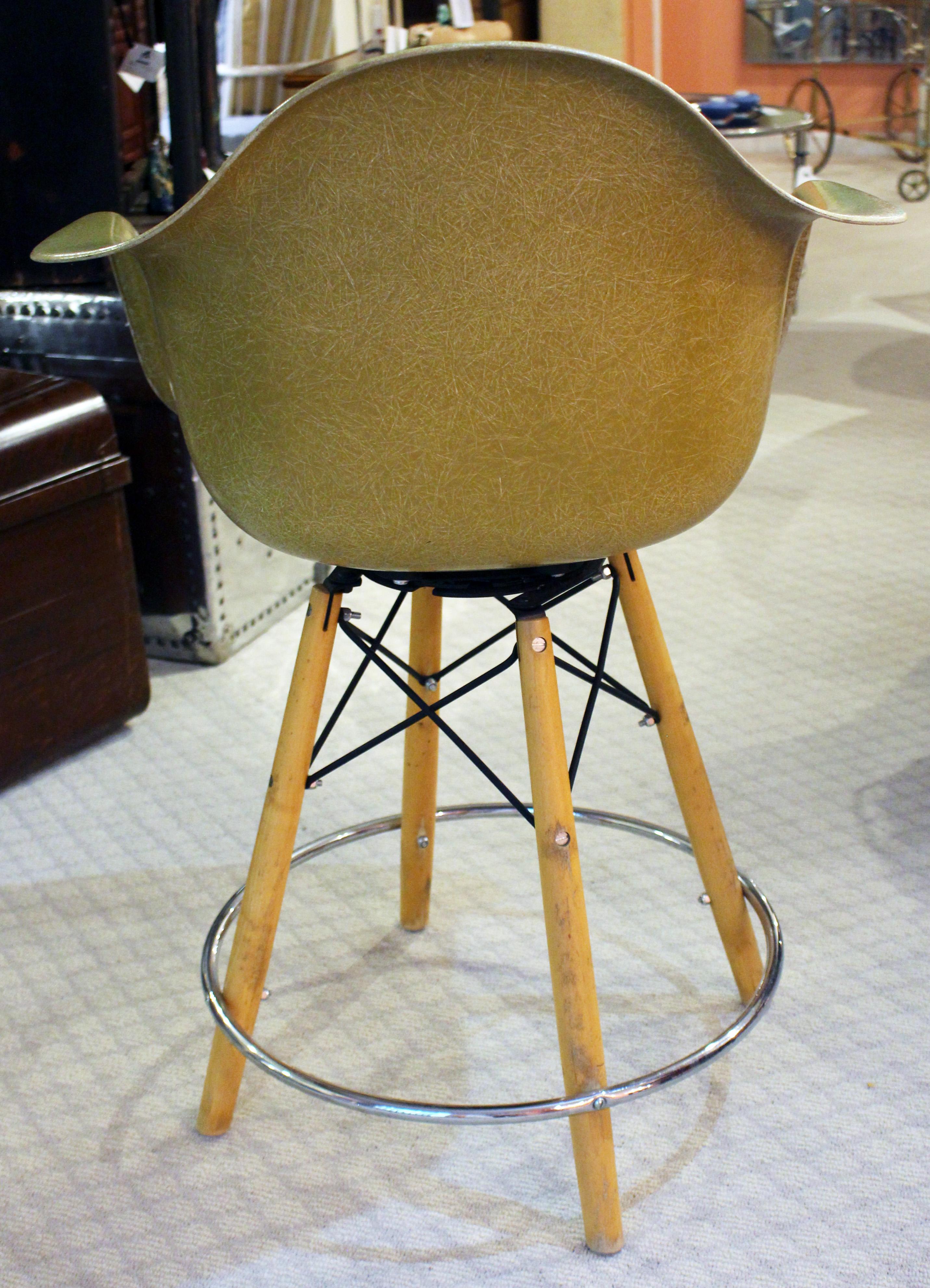 Américain CIRCA 1960 Tabouret de bar par Charles Eames pour Herman Miller en vente