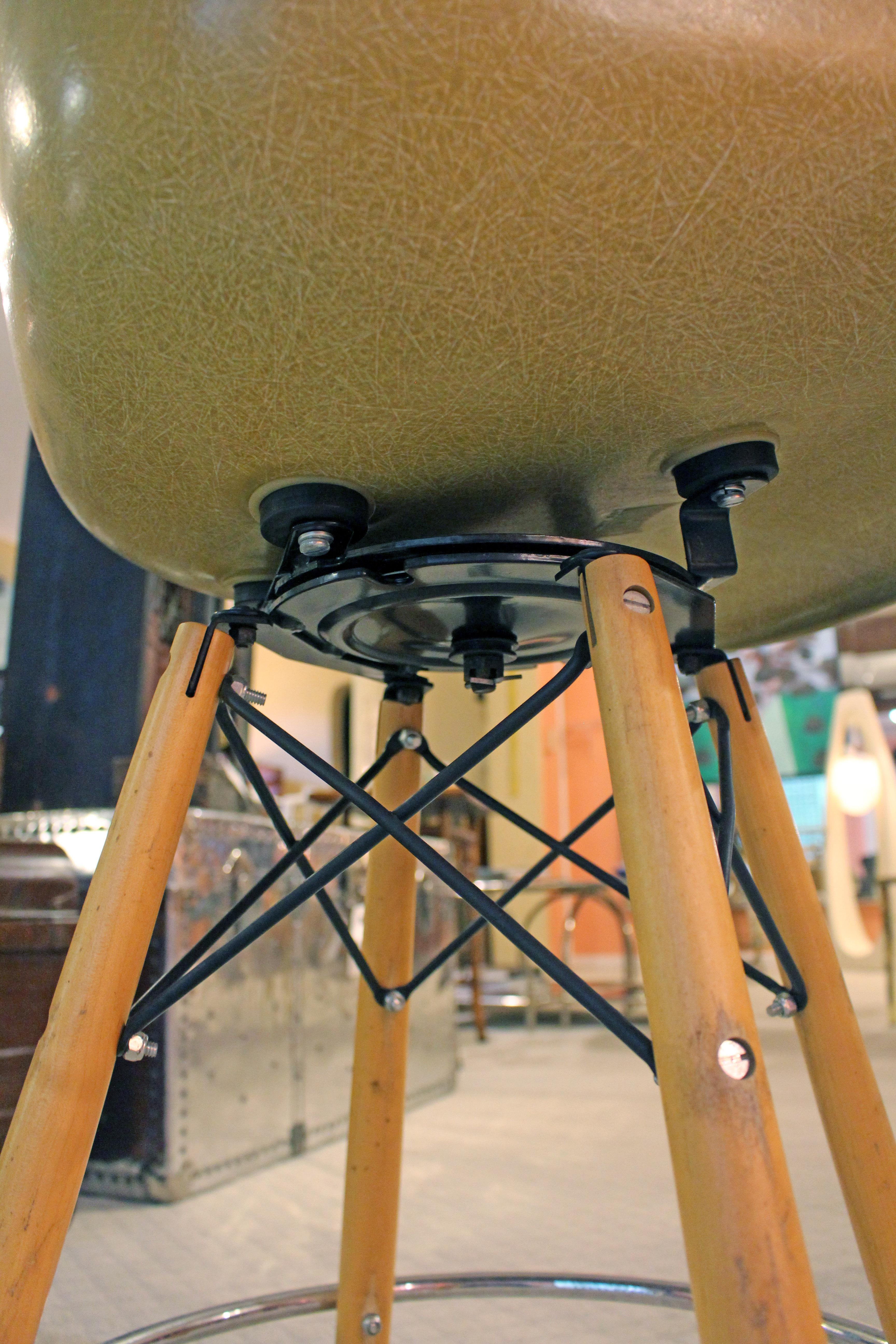 20ième siècle CIRCA 1960 Tabouret de bar par Charles Eames pour Herman Miller en vente