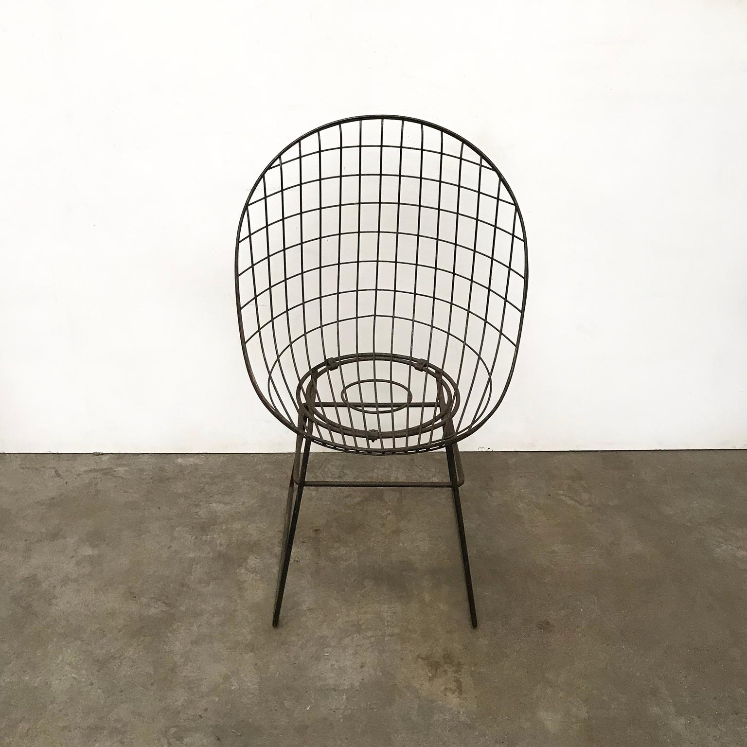 Black Wire Dining Chair with Beautiful Curves and Elegant Silhouet, circa 1960 For Sale 5