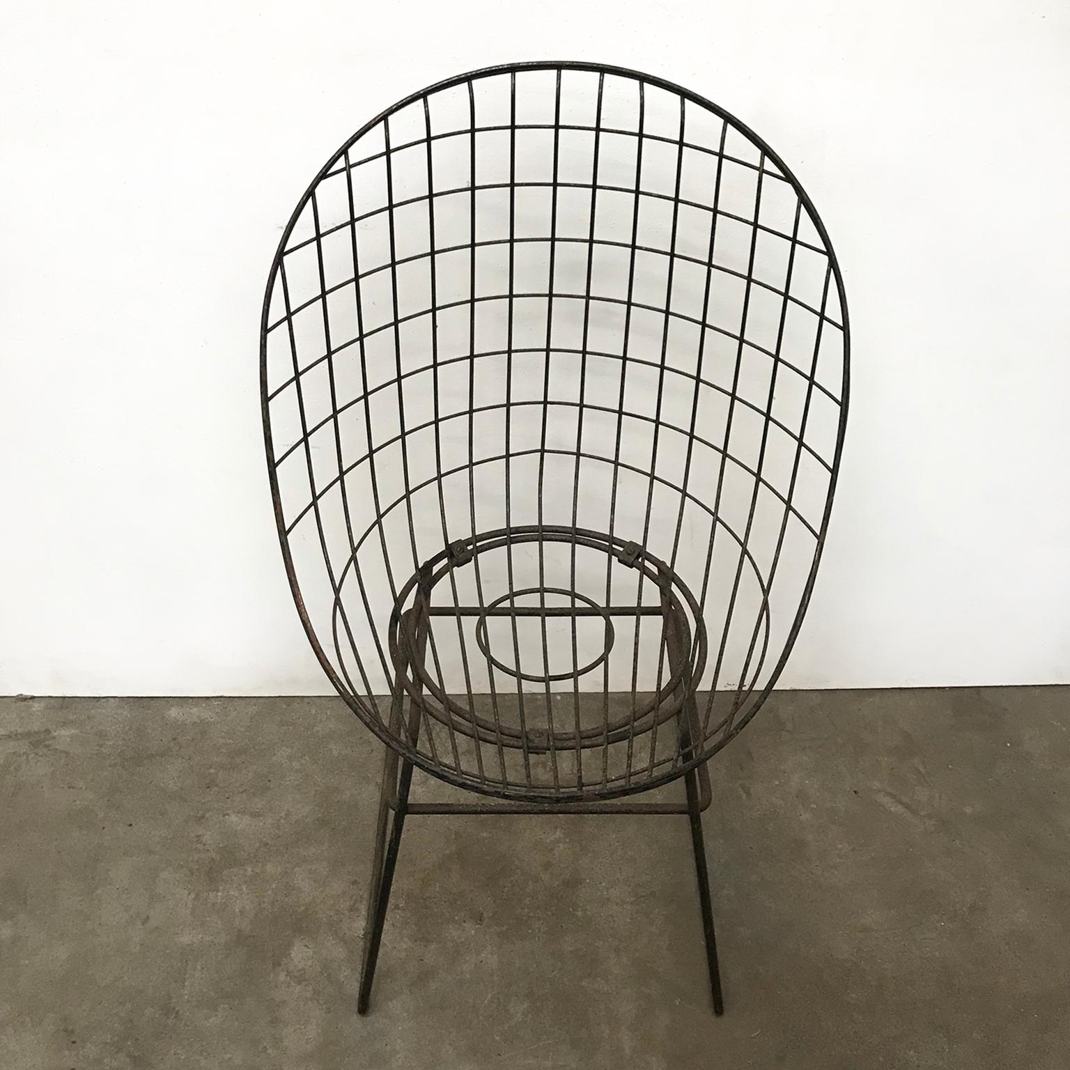 Black Wire Dining Chair with Beautiful Curves and Elegant Silhouet, circa 1960 For Sale 7
