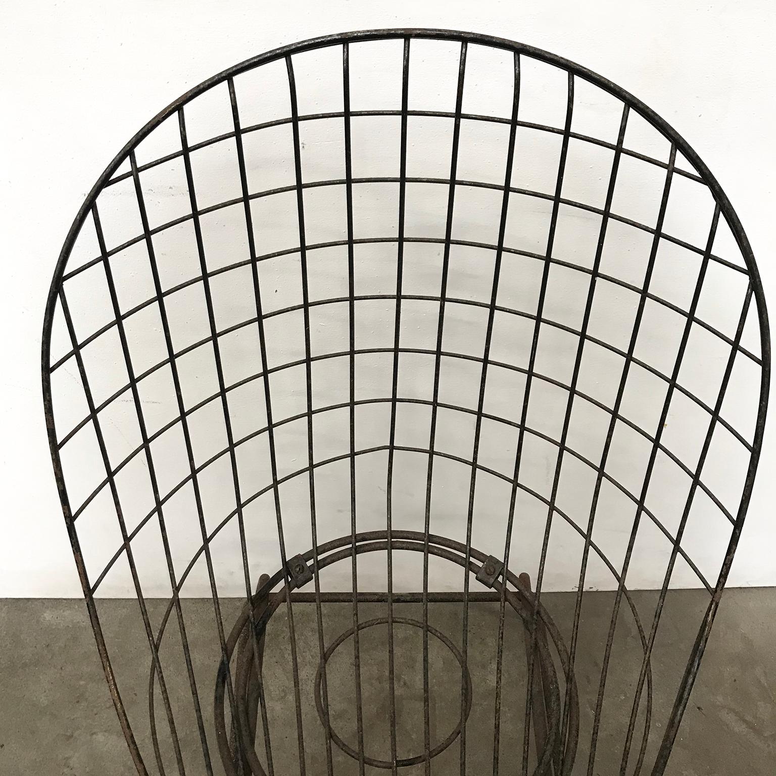 Black Wire Dining Chair with Beautiful Curves and Elegant Silhouet, circa 1960 For Sale 9