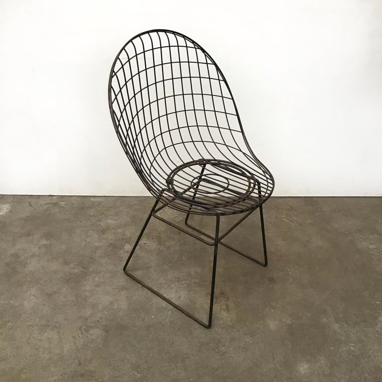 Black Wire Dining Chair with Beautiful Curves and Elegant Silhouet