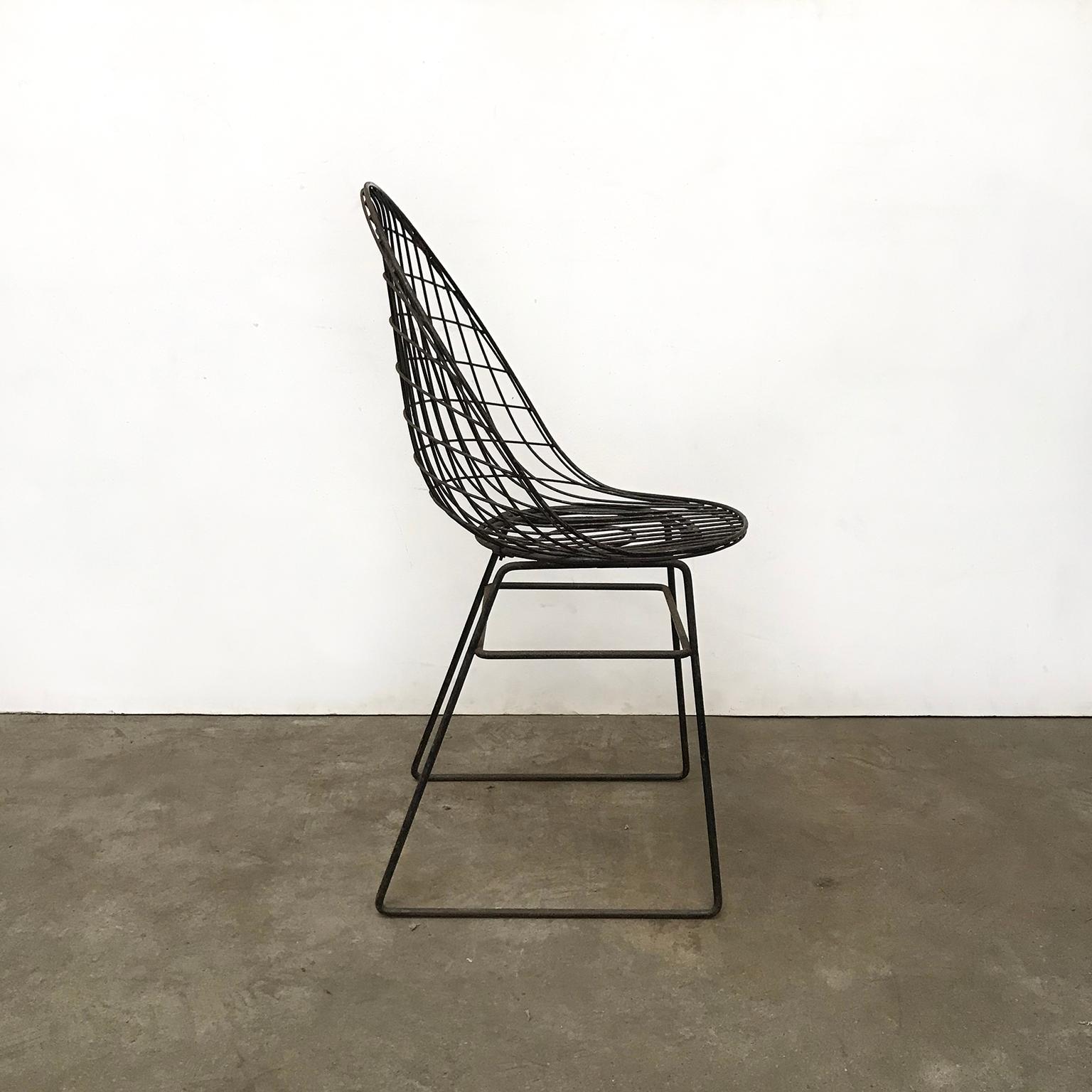 Dutch Black Wire Dining Chair with Beautiful Curves and Elegant Silhouet, circa 1960 For Sale