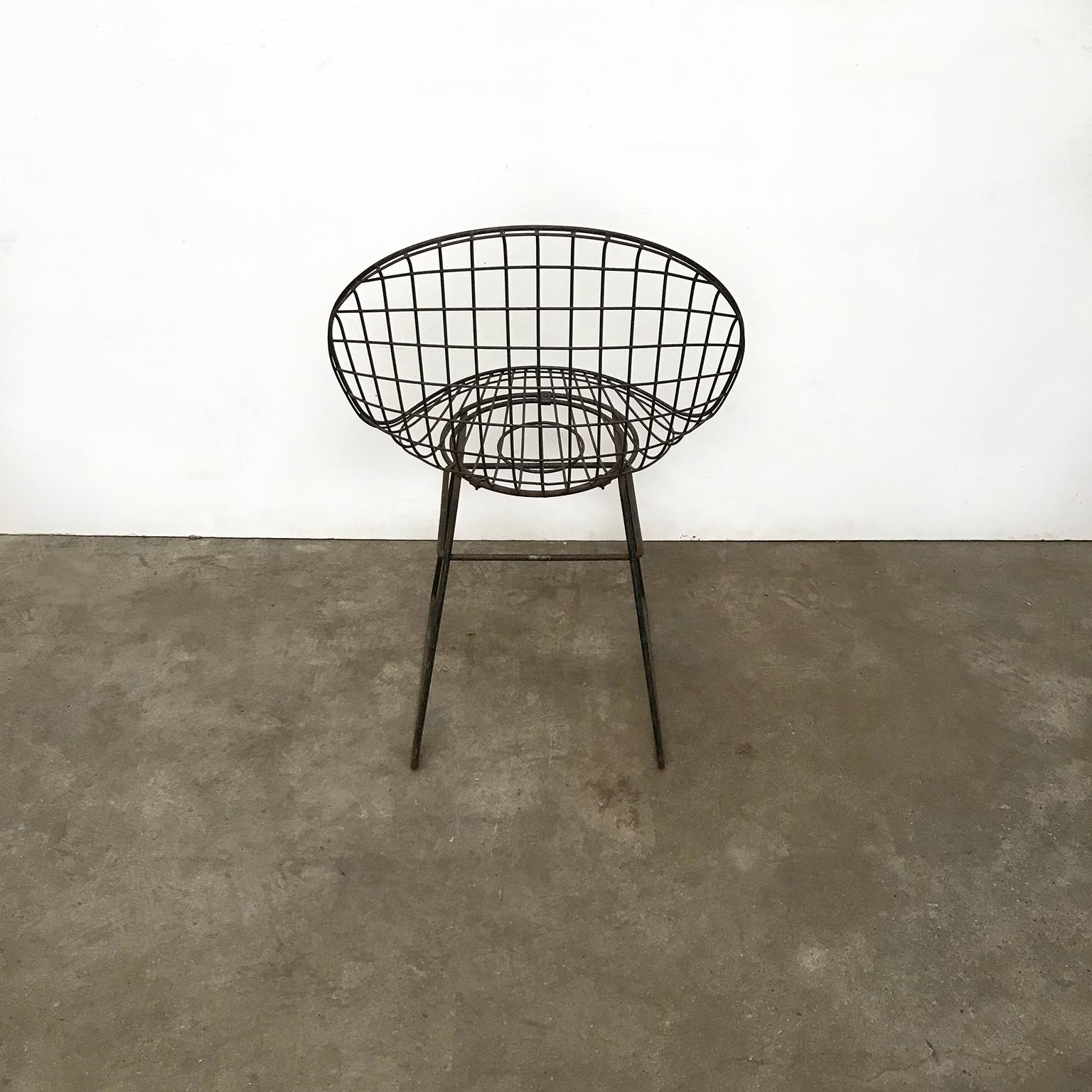 Metal Black Wire Dining Chair with Beautiful Curves and Elegant Silhouet, circa 1960 For Sale