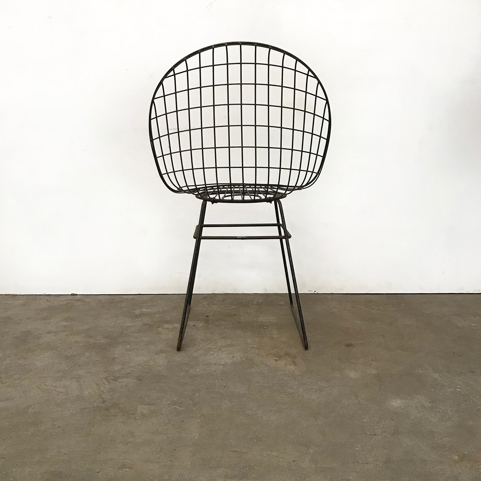 Black Wire Dining Chair with Beautiful Curves and Elegant Silhouet, circa 1960 For Sale 1
