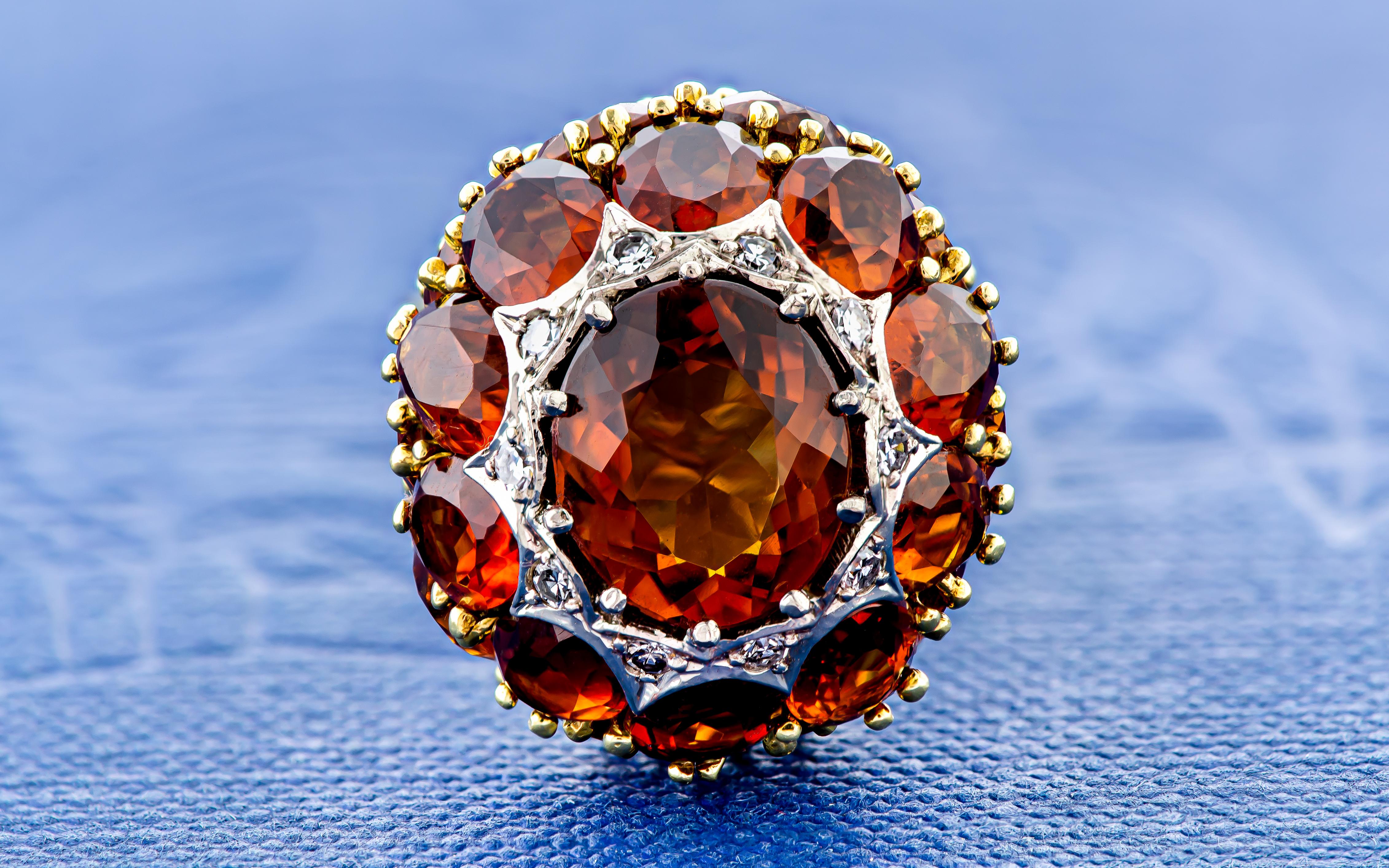 Circa 1960 Bague de cocktail en citrine, diamant et or jaune 18KT en vente 2