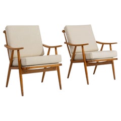 Par de sillones tapizados MCM de madera color crema, de alrededor de 1960