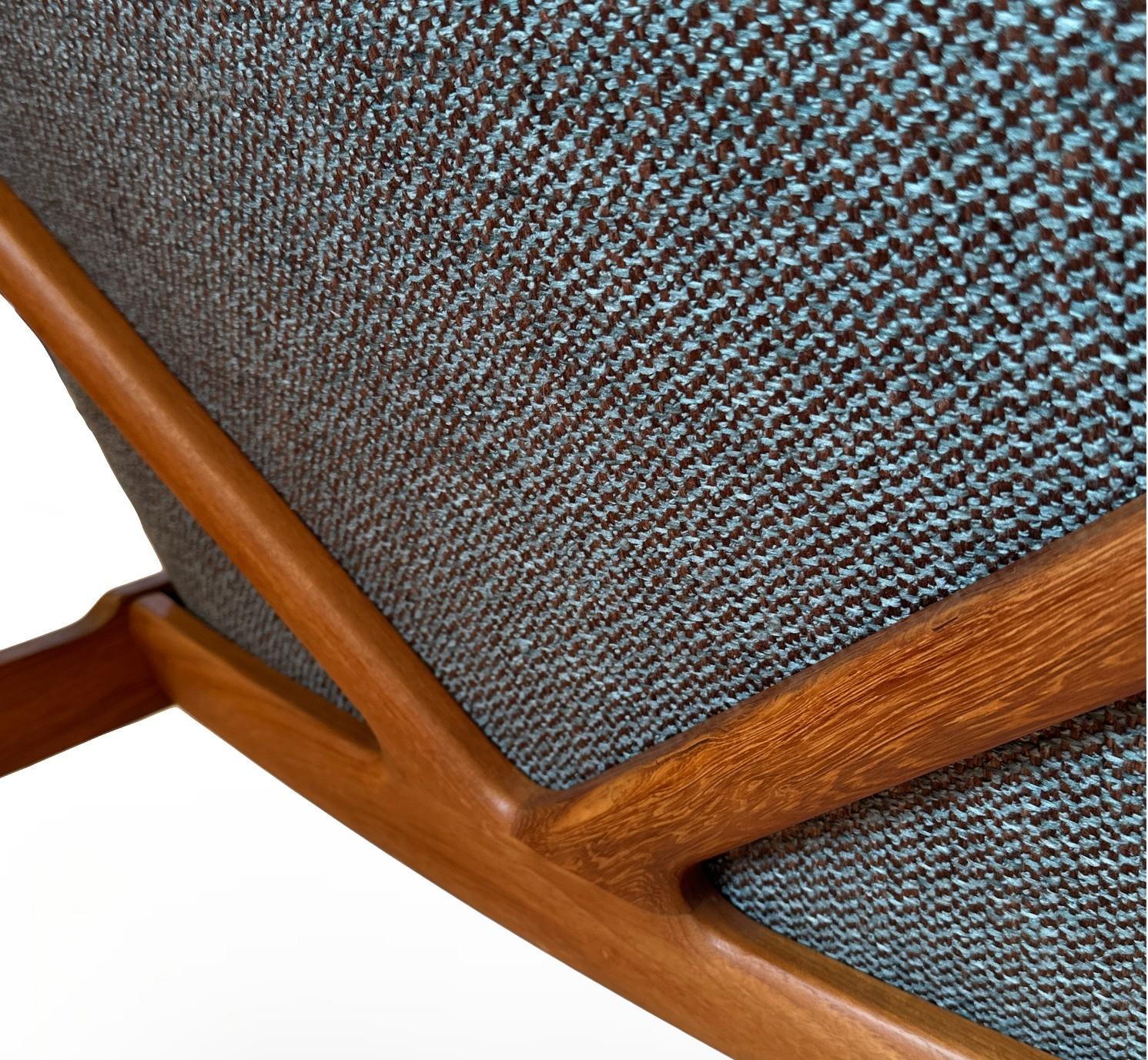 Fauteuil de salon danois moderne en teck modèle 125 par Tove et Edvard Kindt-La, vers 1960 en vente 3