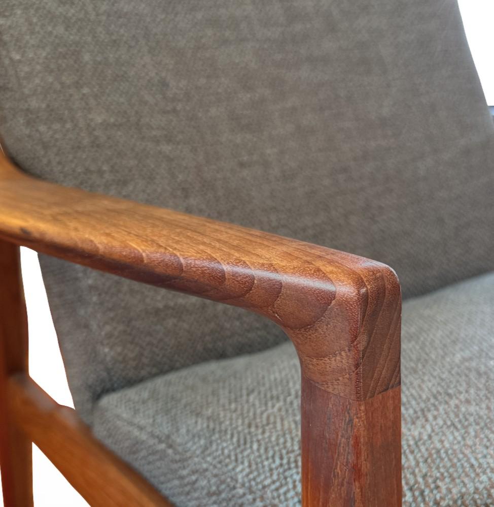 Fauteuil de salon danois moderne en teck modèle 125 par Tove et Edvard Kindt-La, vers 1960 en vente 4