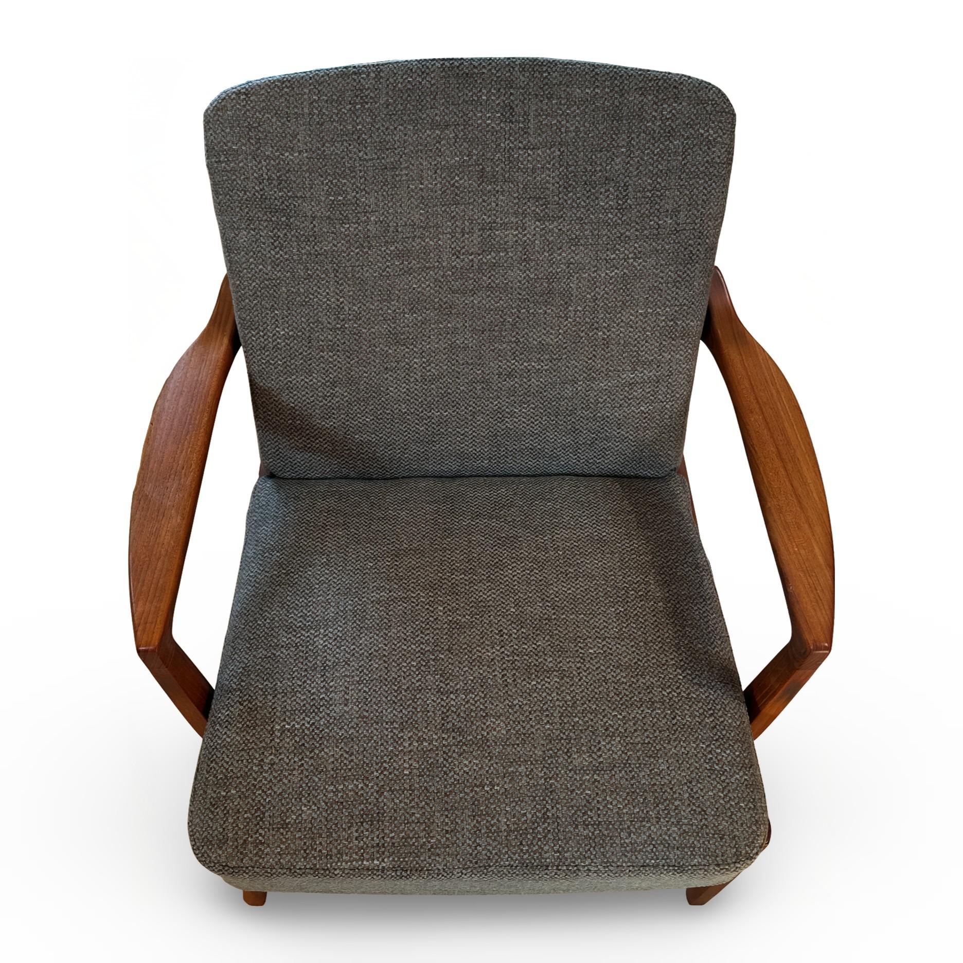 Danois Fauteuil de salon danois moderne en teck modèle 125 par Tove et Edvard Kindt-La, vers 1960 en vente