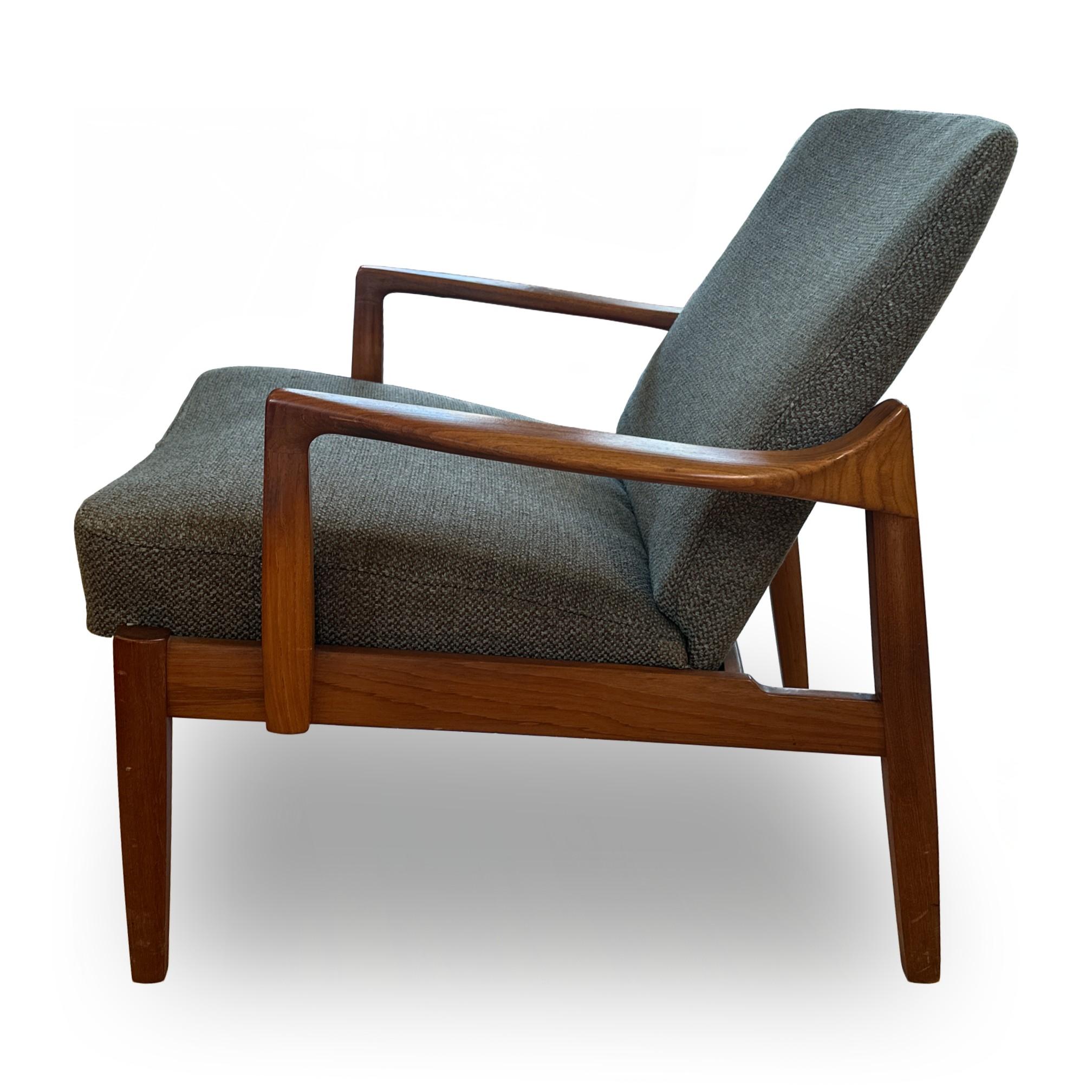 Milieu du XXe siècle Fauteuil de salon danois moderne en teck modèle 125 par Tove et Edvard Kindt-La, vers 1960 en vente