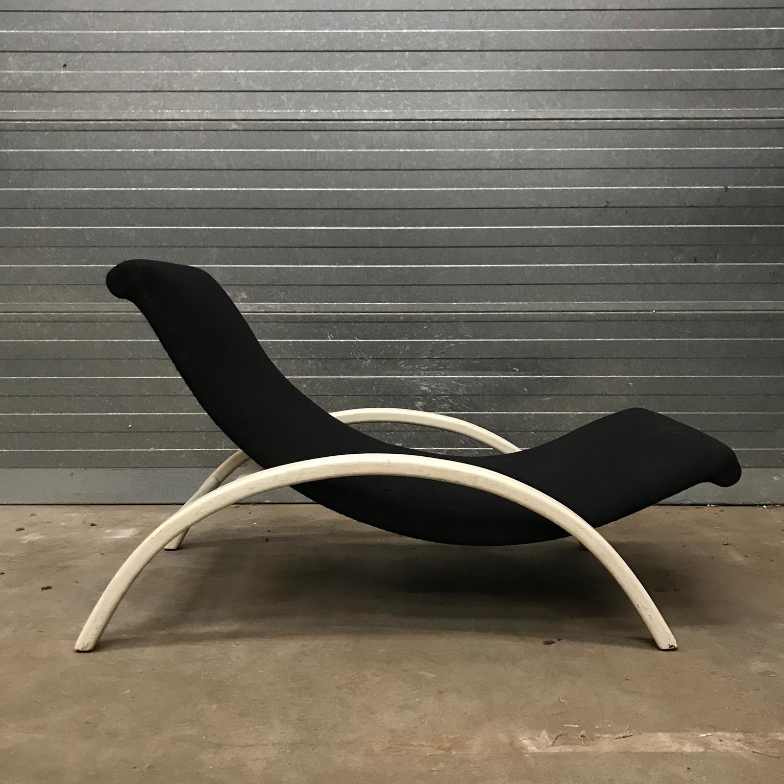 Elegant Infinitely Adjustable Easy Chair in Black Fabric & White Wood circa 1960 In Good Condition For Sale In Amsterdam IJMuiden, NL
