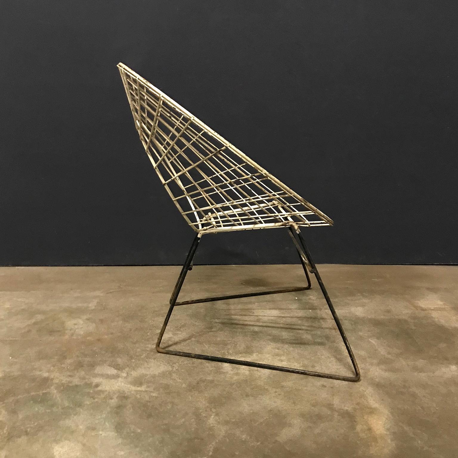 French Elegant 1960s Chair in Style of Ferrari and Hardoy Plus Bertoia, circa 1960 For Sale