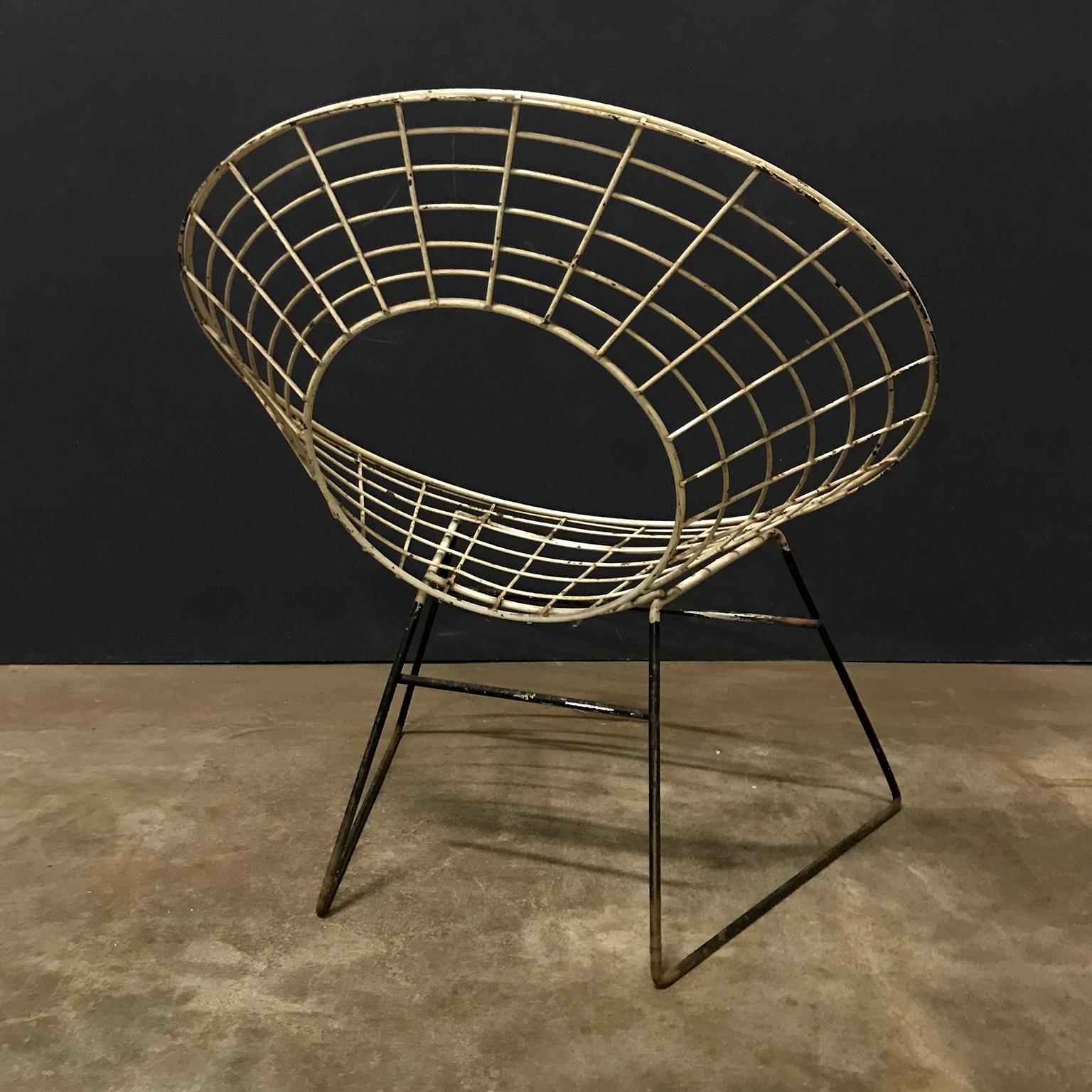 Elegant 1960s Chair in Style of Ferrari and Hardoy Plus Bertoia, circa 1960 For Sale 1