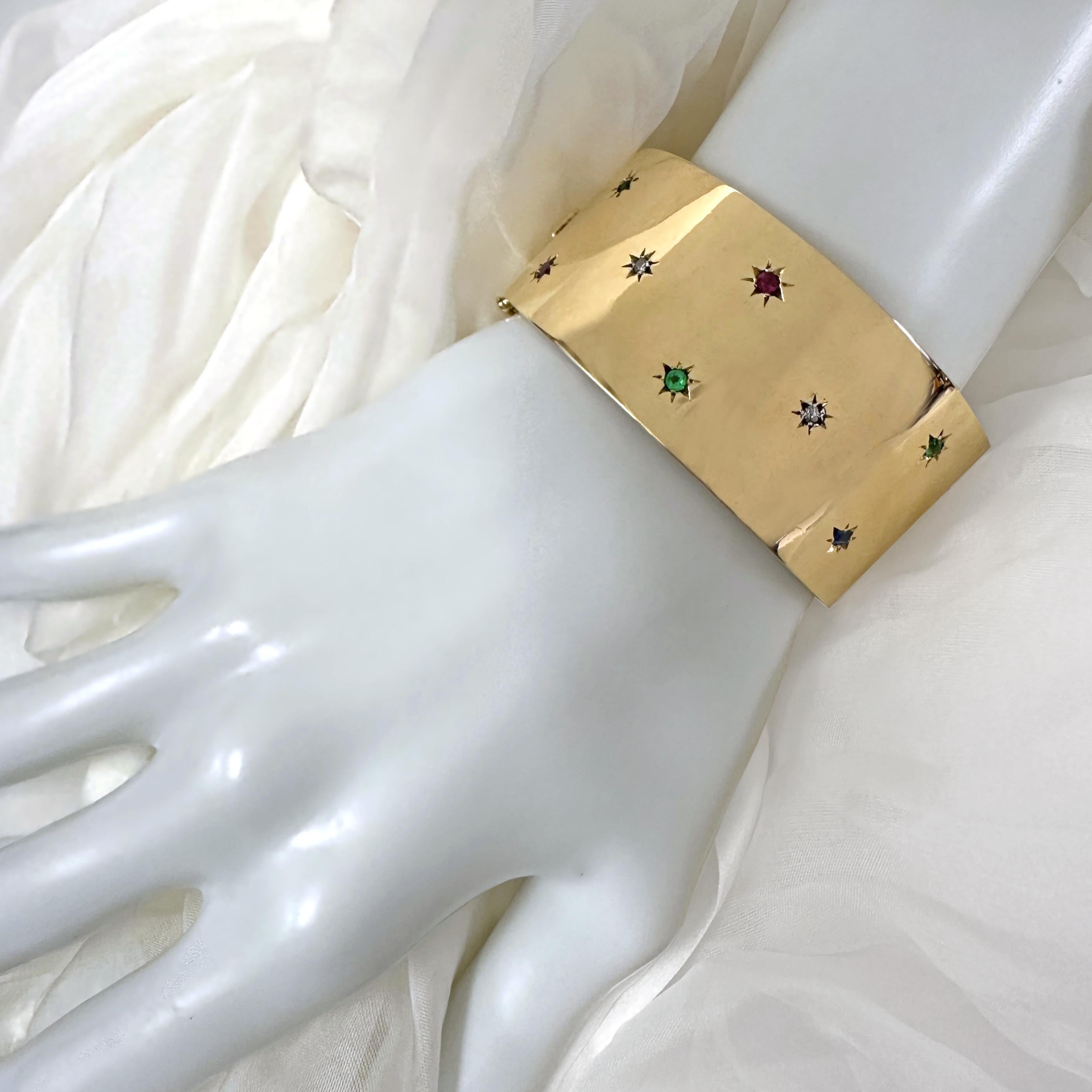 Contemporaneo Circa 1960 Hinged Bangle or Cuff Bracelet in 18K Gold Set with 