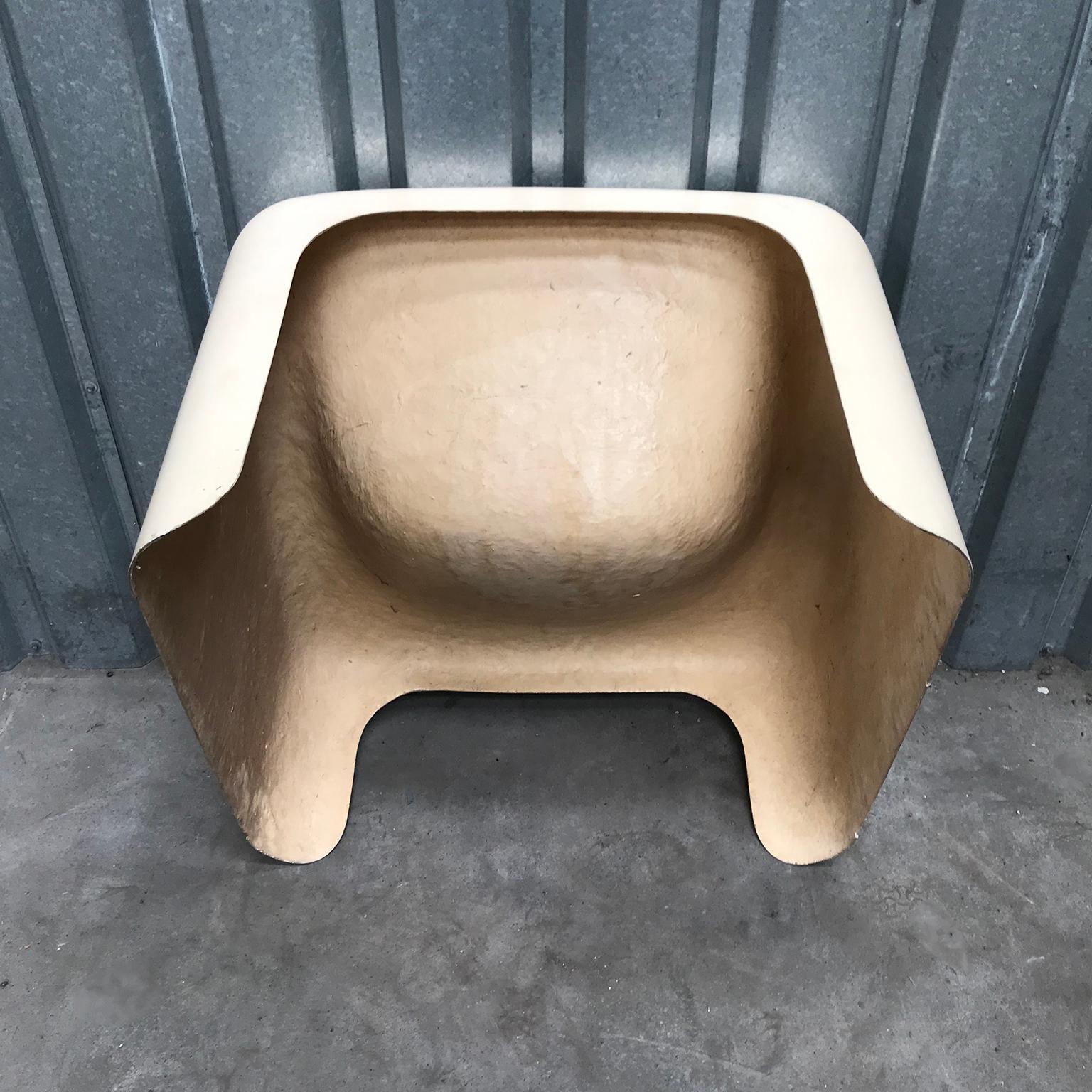 Plastic Comfortable Easy Chair in Off-White, circa 1960 4