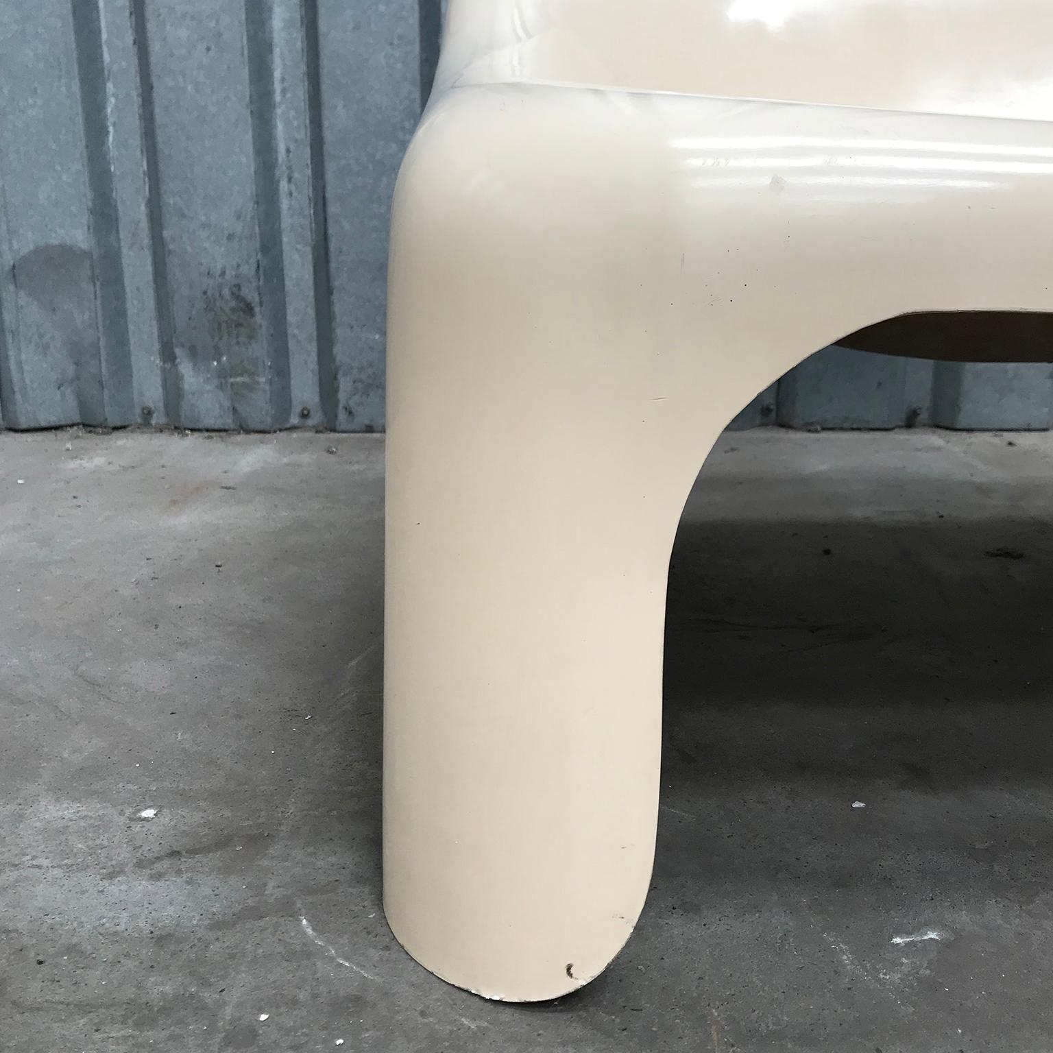 Plastic Comfortable Easy Chair in Off-White, circa 1960 5