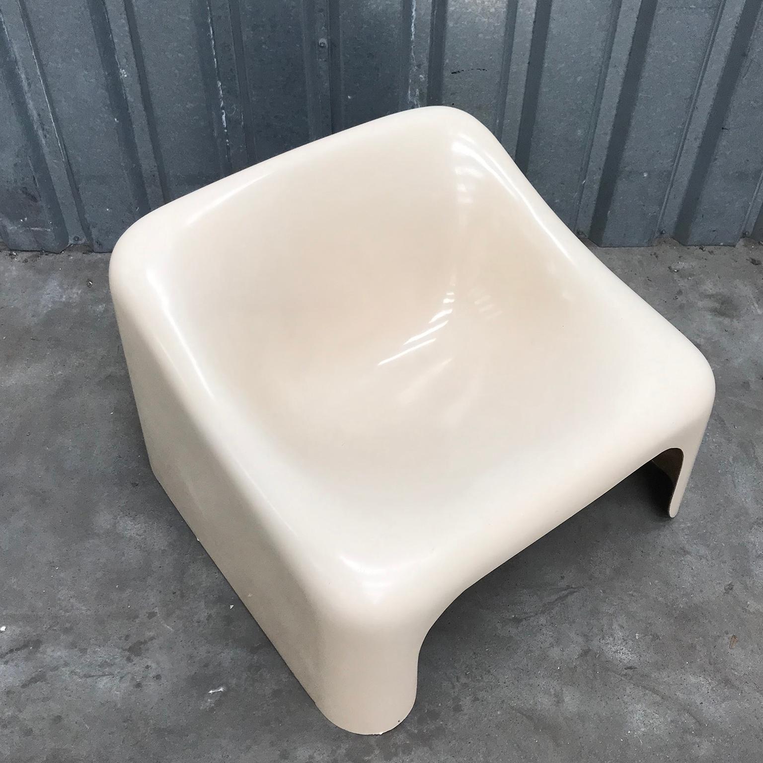Please ask Casey Godrie Ibiza/Amsterdam for a competitive shipping quote.

Off-white beige easy chair. Beautiful basic design. The chair shows some traces of wear like little scratches (see pictures) and one long one coming from the right (picture
