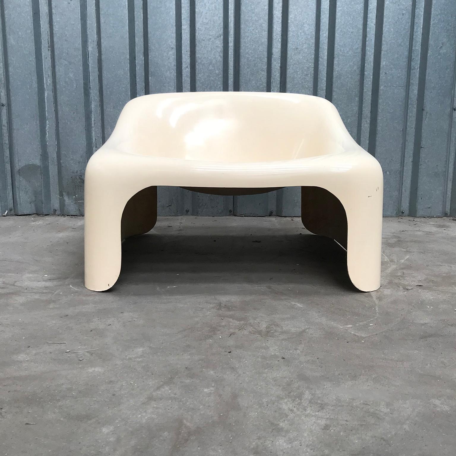 Mid-Century Modern Plastic Comfortable Easy Chair in Off-White, circa 1960