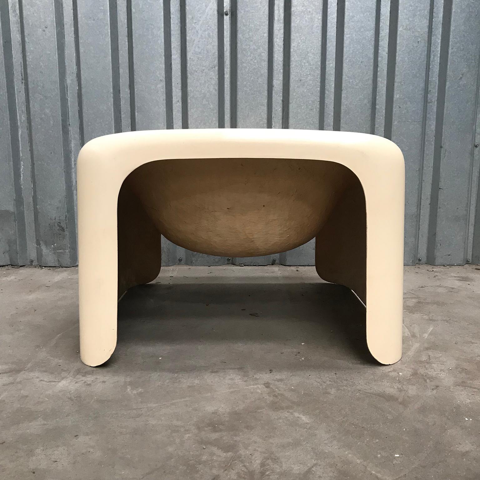 Mid-20th Century Plastic Comfortable Easy Chair in Off-White, circa 1960