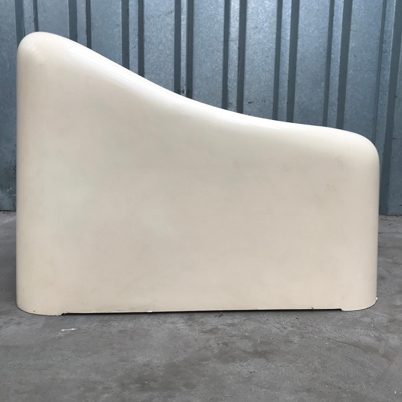 Plastic Comfortable Easy Chair in Off-White, circa 1960 3