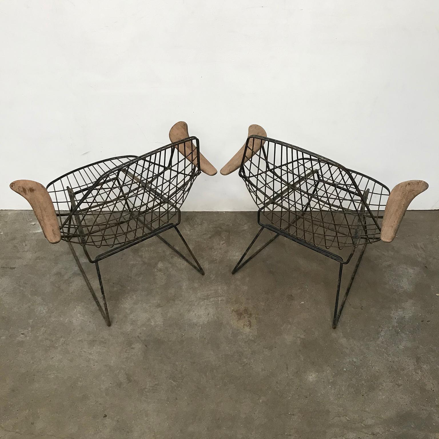 Mid-20th Century Set of Two Rare Black Wire Easy Chairs with Wooden Armrests, circa 1960 For Sale