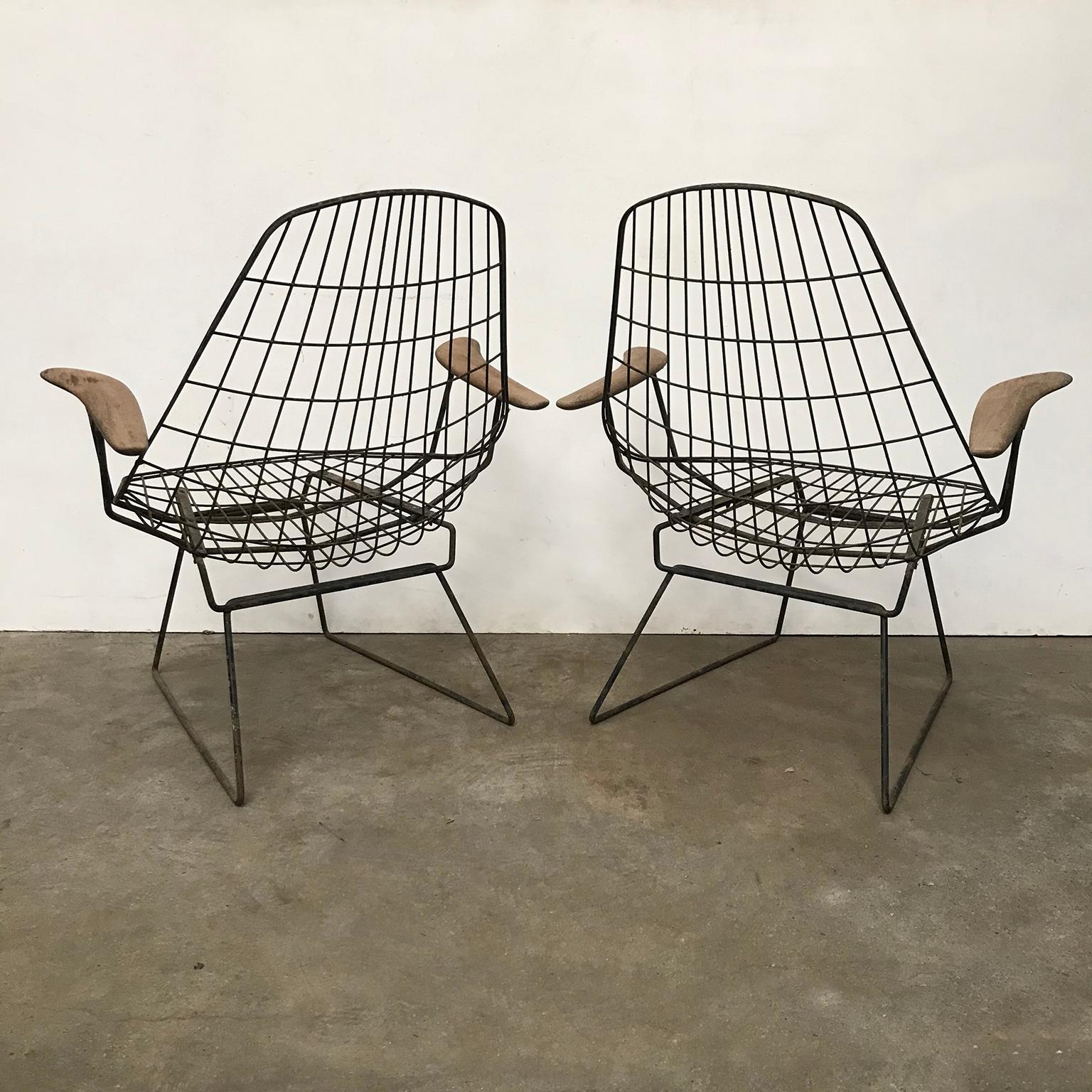 Metal Set of Two Rare Black Wire Easy Chairs with Wooden Armrests, circa 1960 For Sale