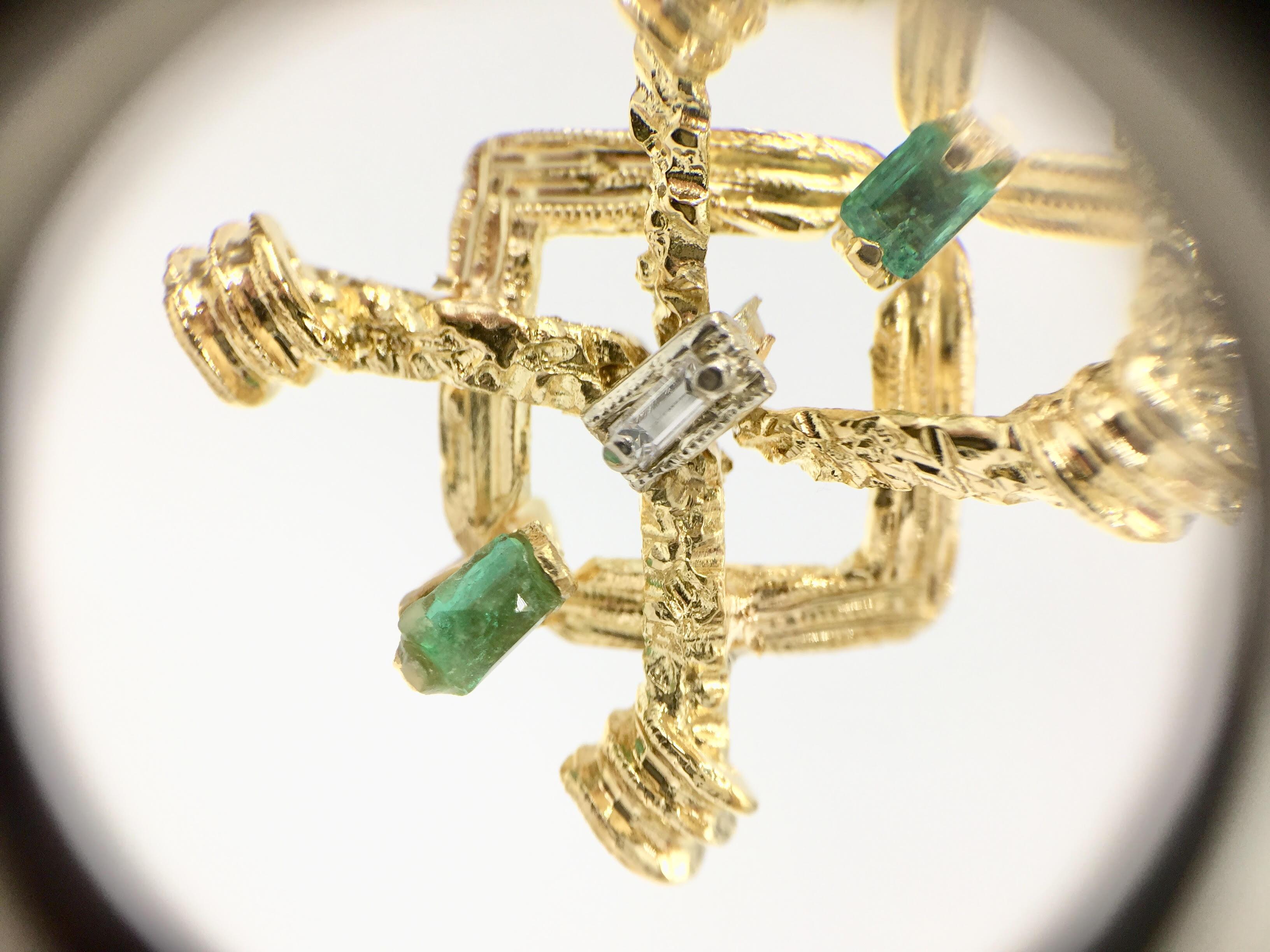 18 Karat Diamond and Emerald Drop Earrings, circa 1960s For Sale 1