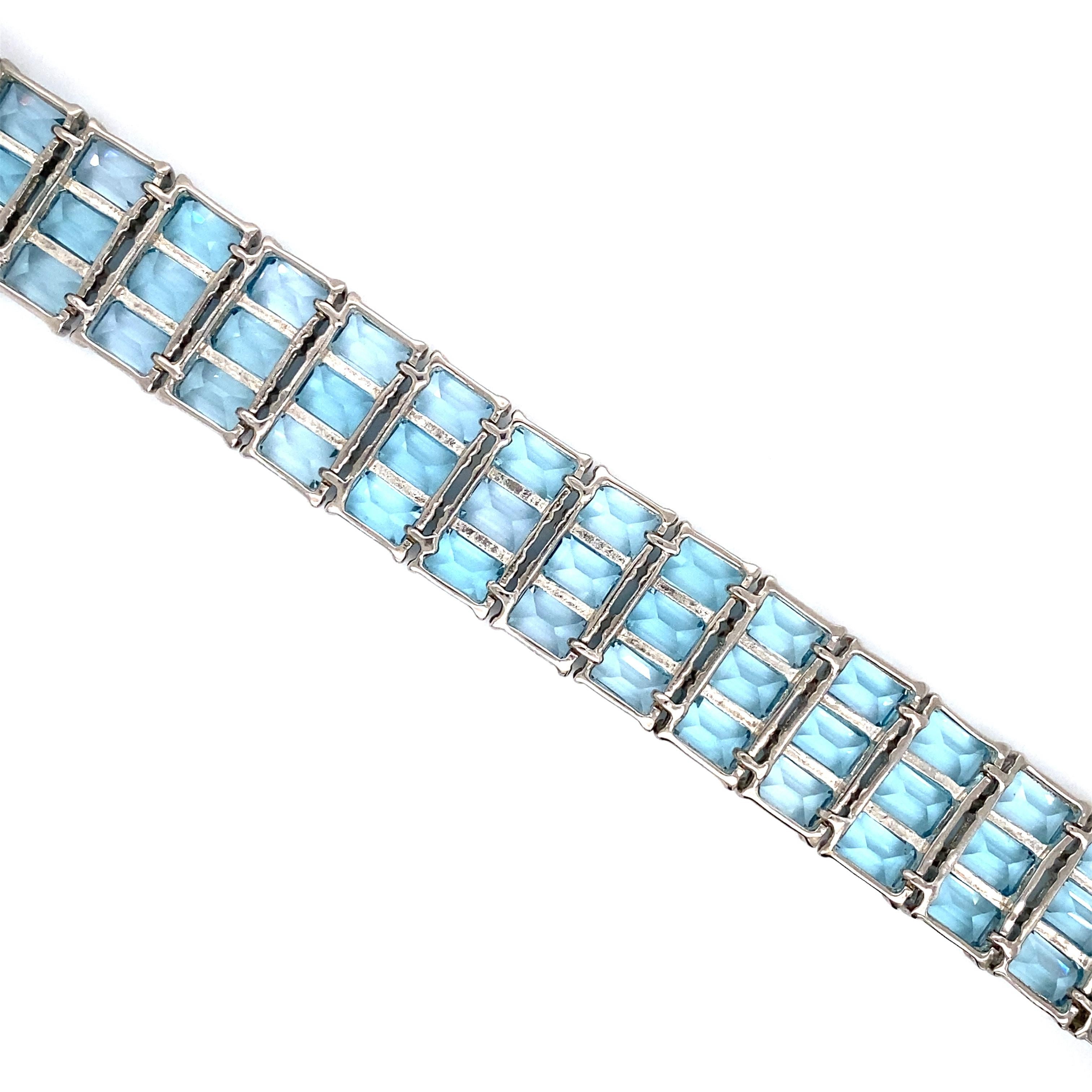 Circa 1960er Jahre 66 Karat Blautopas Dreireihiges Armband aus Sterlingsilber (Smaragdschliff)