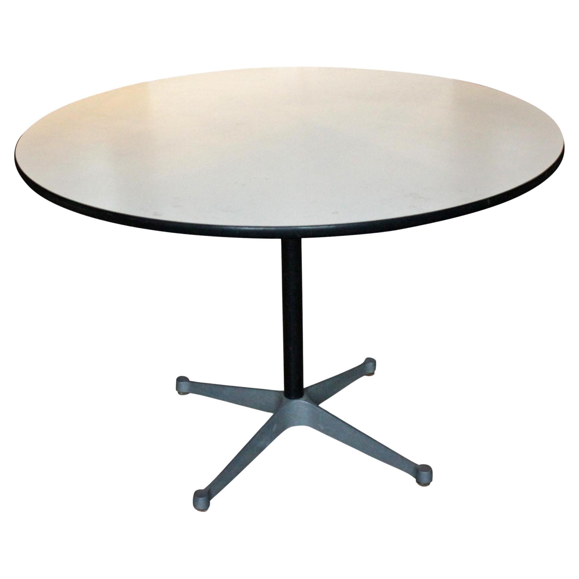 Circa 1960s-70s American Circular Table by Herman Miller For Sale