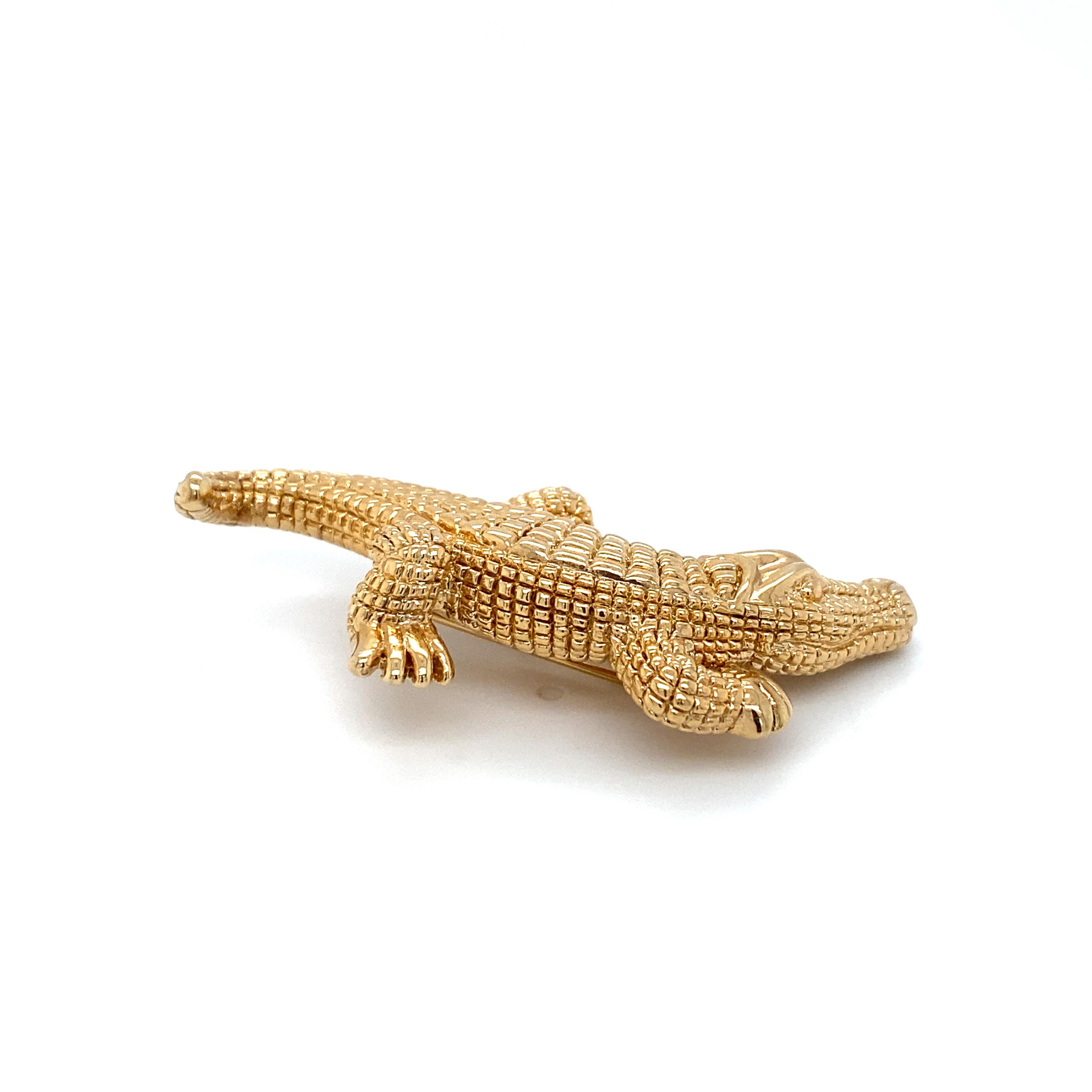 Circa 1960s Alligator Brooch in 14 Karat Gold For Sale 3