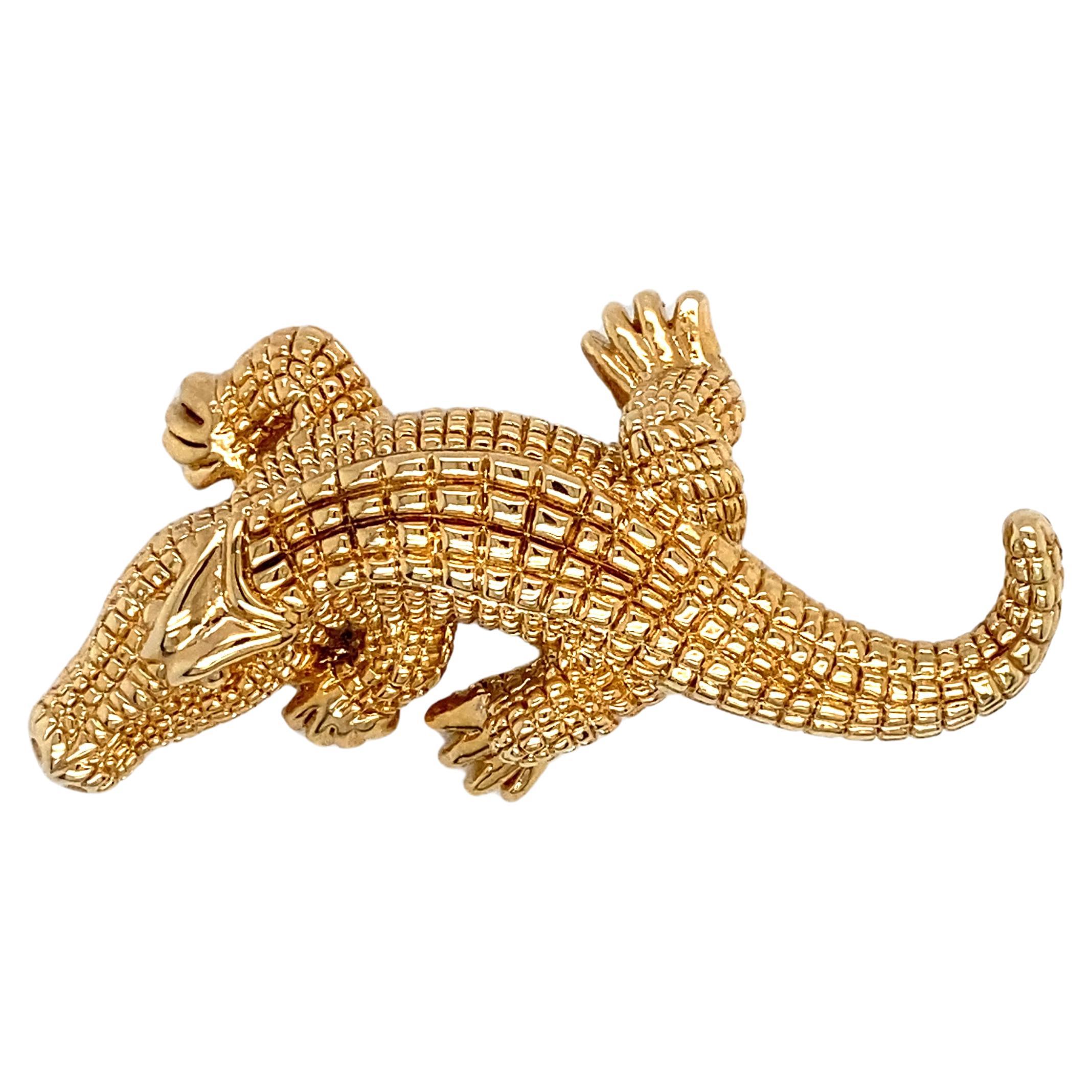 Circa 1960s Alligator Brooch in 14 Karat Gold For Sale