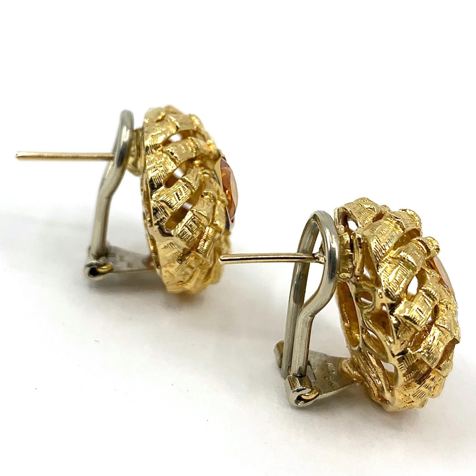 Ohrringe „Bamboo“ aus 18 Karat Gold mit orangefarbenem Saphir und Turban, ca. 1960er Jahre (Rundschliff) im Angebot