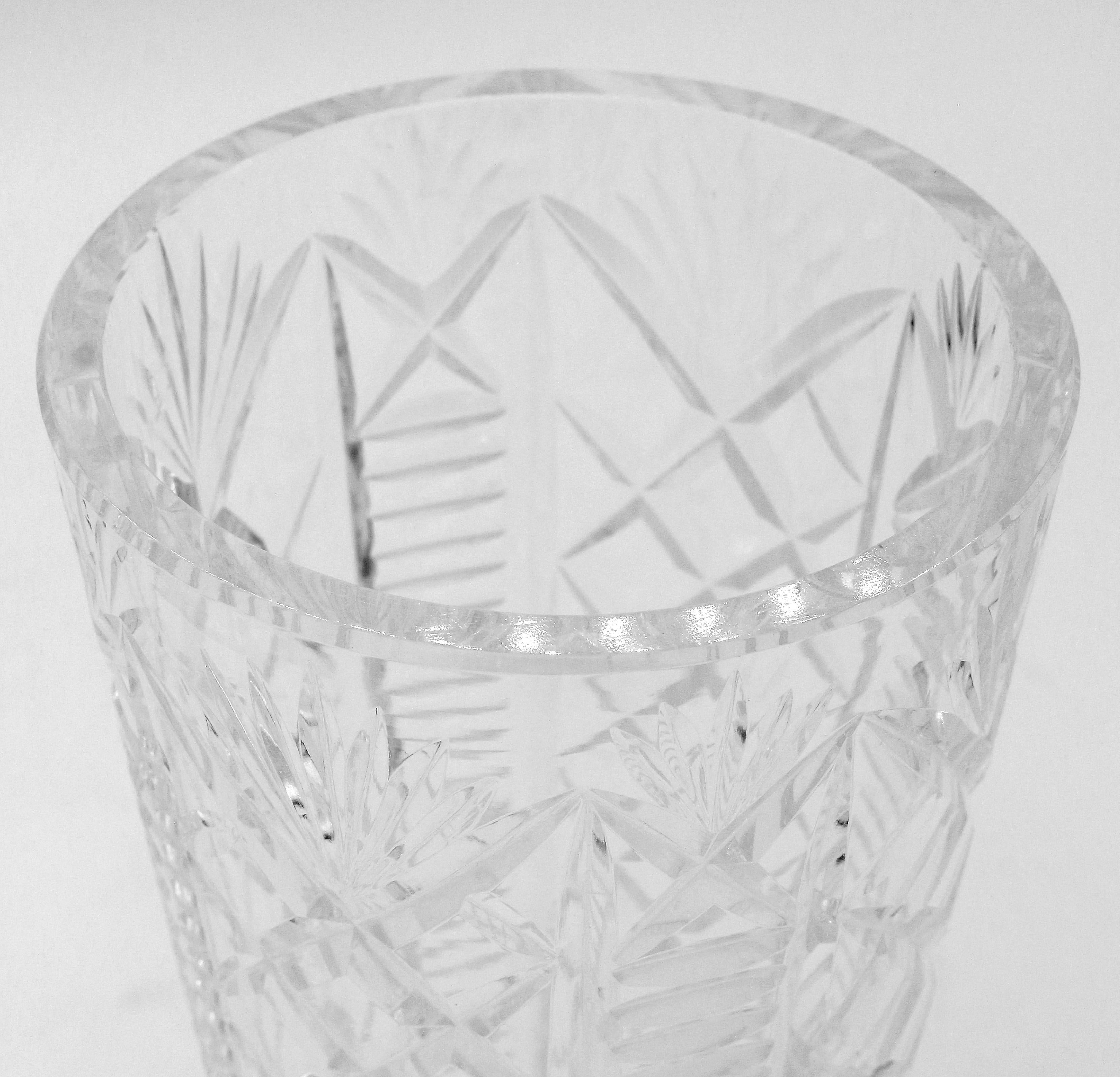 CIRCA 1960er Jahre Vase aus geschliffenem Glas von Waterford mit 
