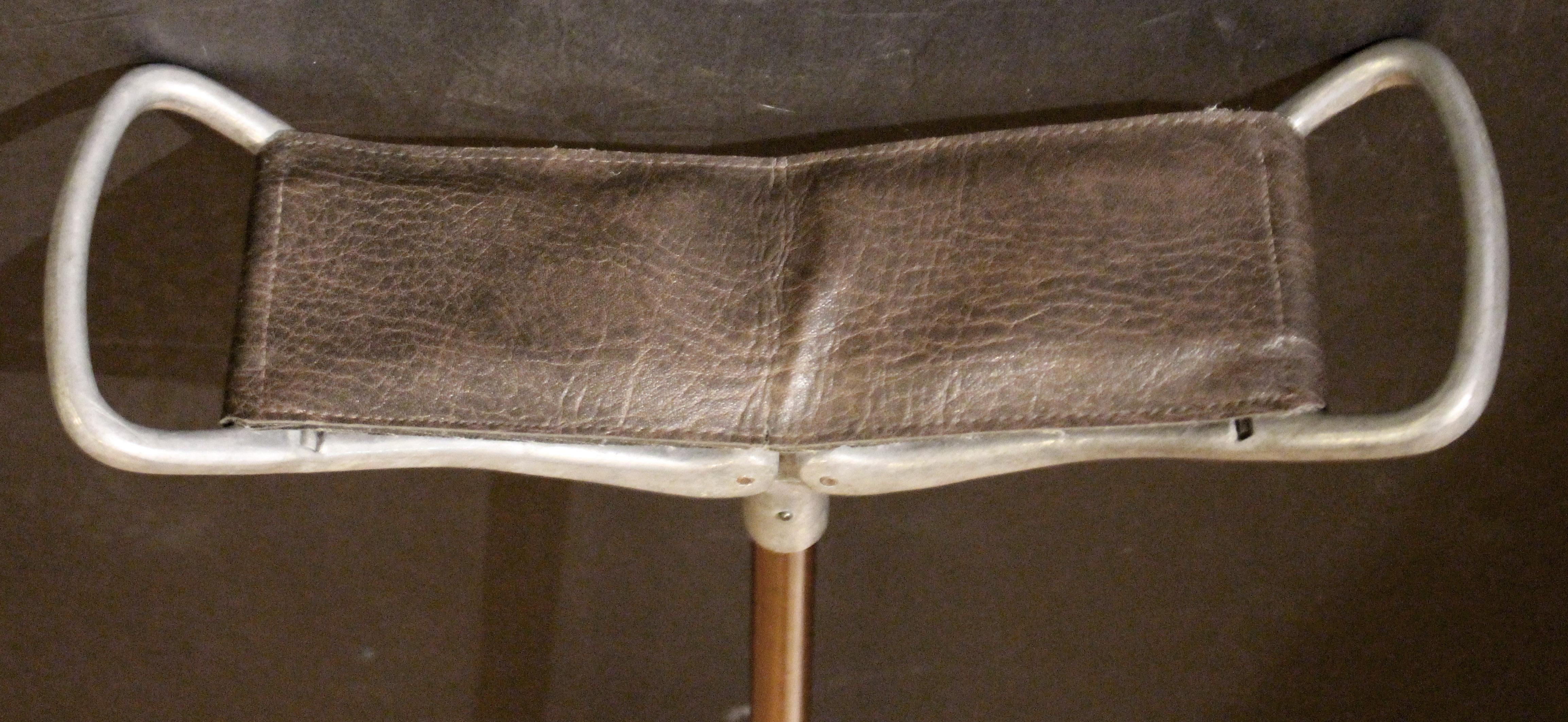 Circa 1960s English Sporting Event or Hunting Walking Stick With Folding Seat im Zustand „Gut“ im Angebot in Chapel Hill, NC