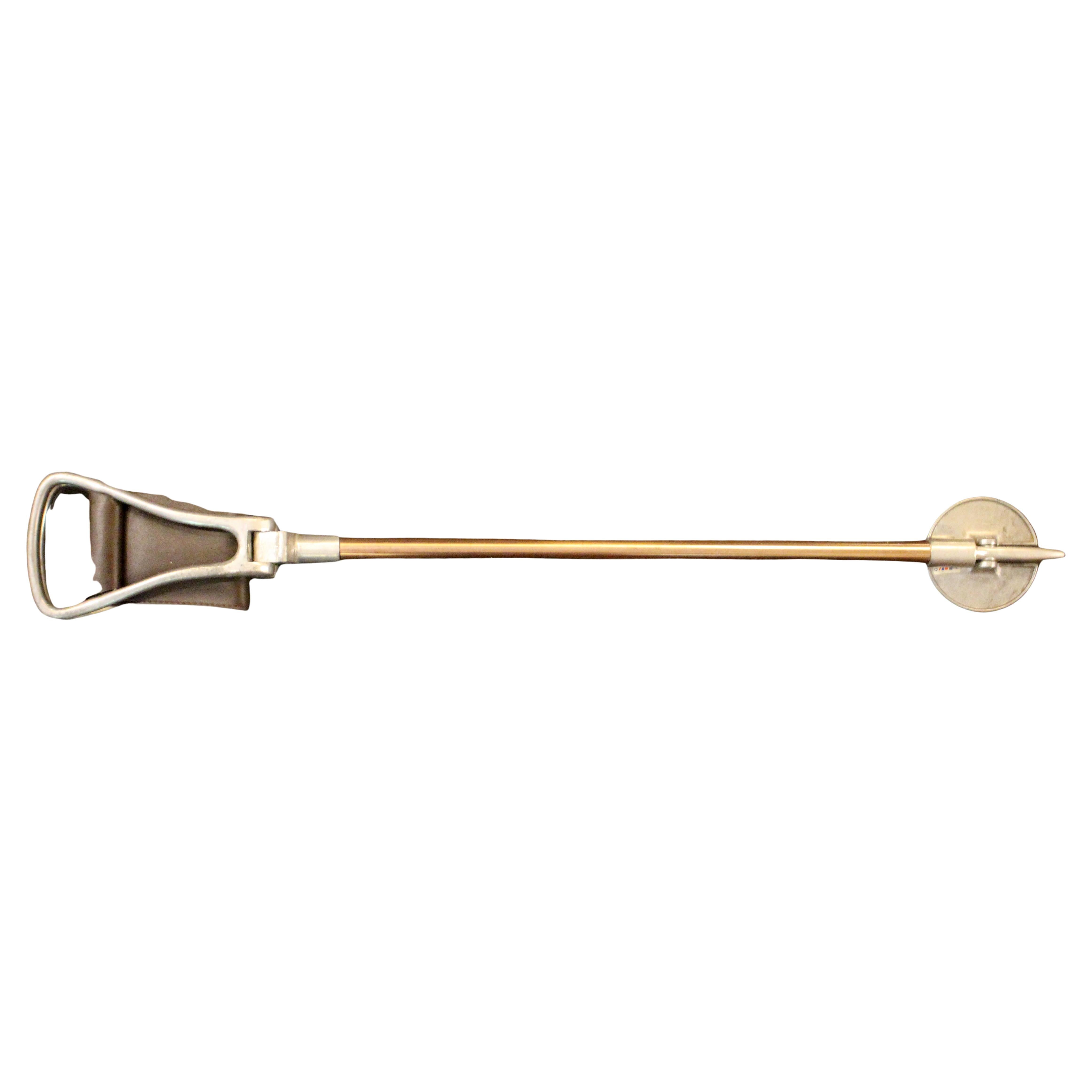 Circa 1960s English Sporting Event or Hunting Walking Stick With Folding Seat im Angebot