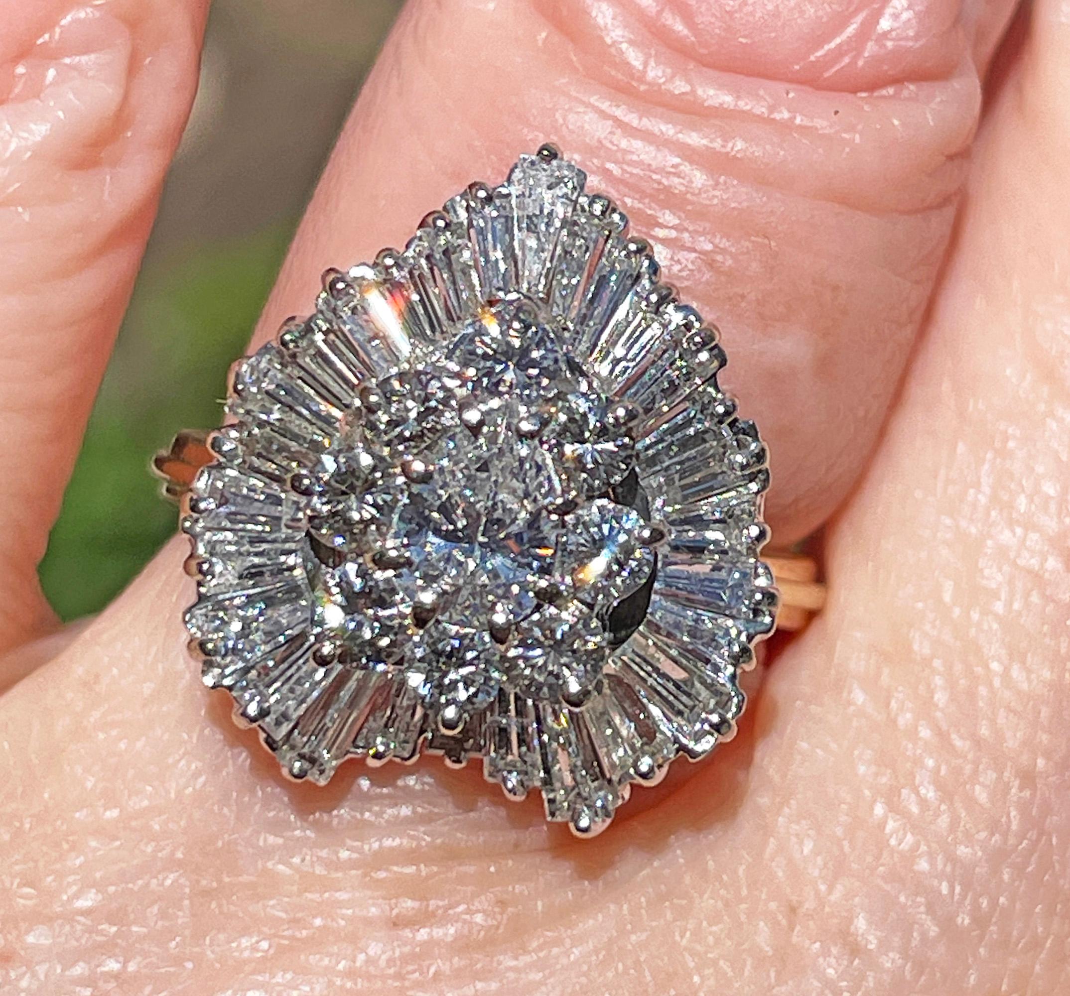 Circa 1960er Jahre Nachlass 3,14 Karat birnenförmiger Diamant Atemberaubender 14K Ring 