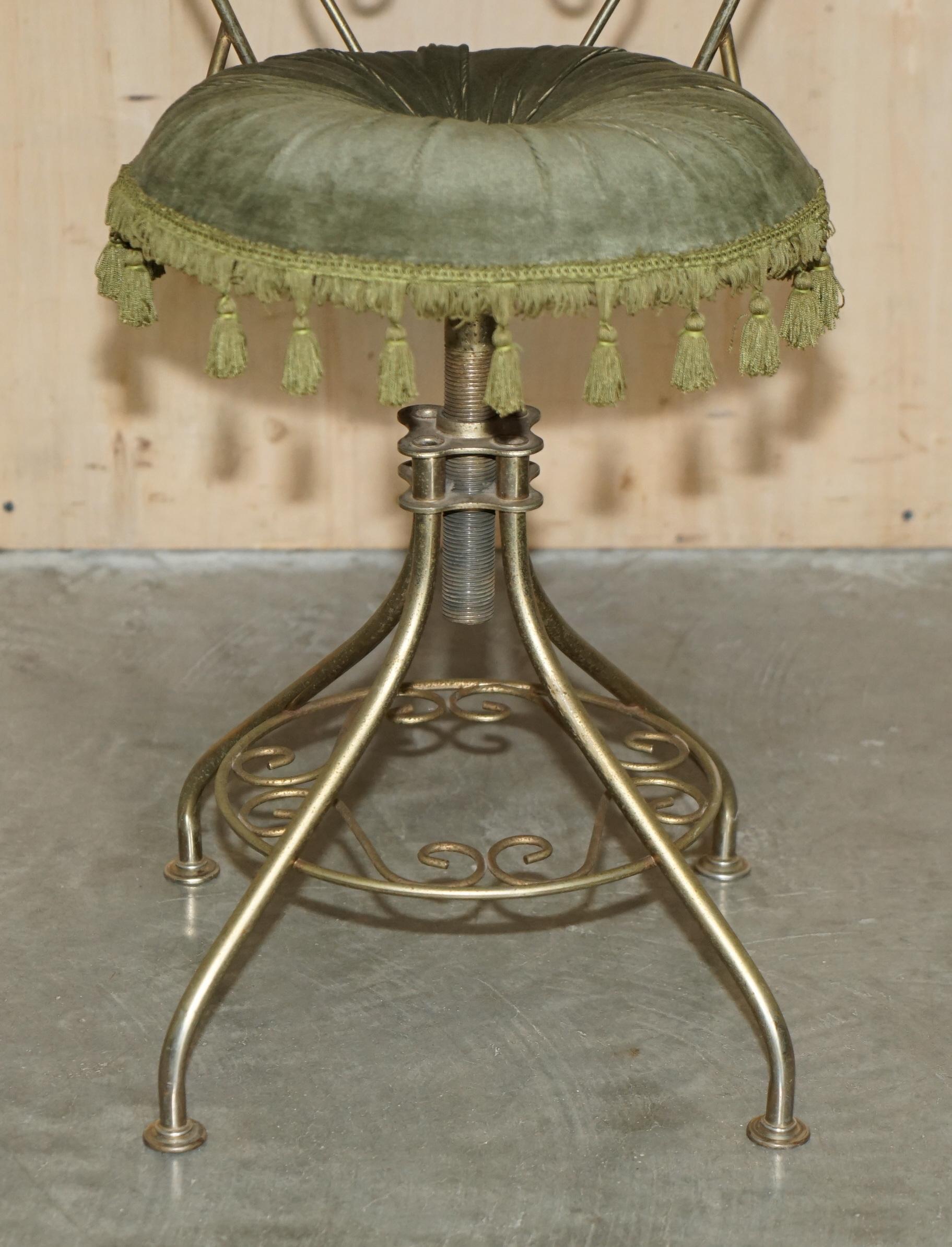 Metà XX secolo CIRCA 1960 HOLLYWOOD REGENCY TAVOLO DA ABITO BOUDOIR SEDIA REGOLABILE IN ALTEZZA in vendita