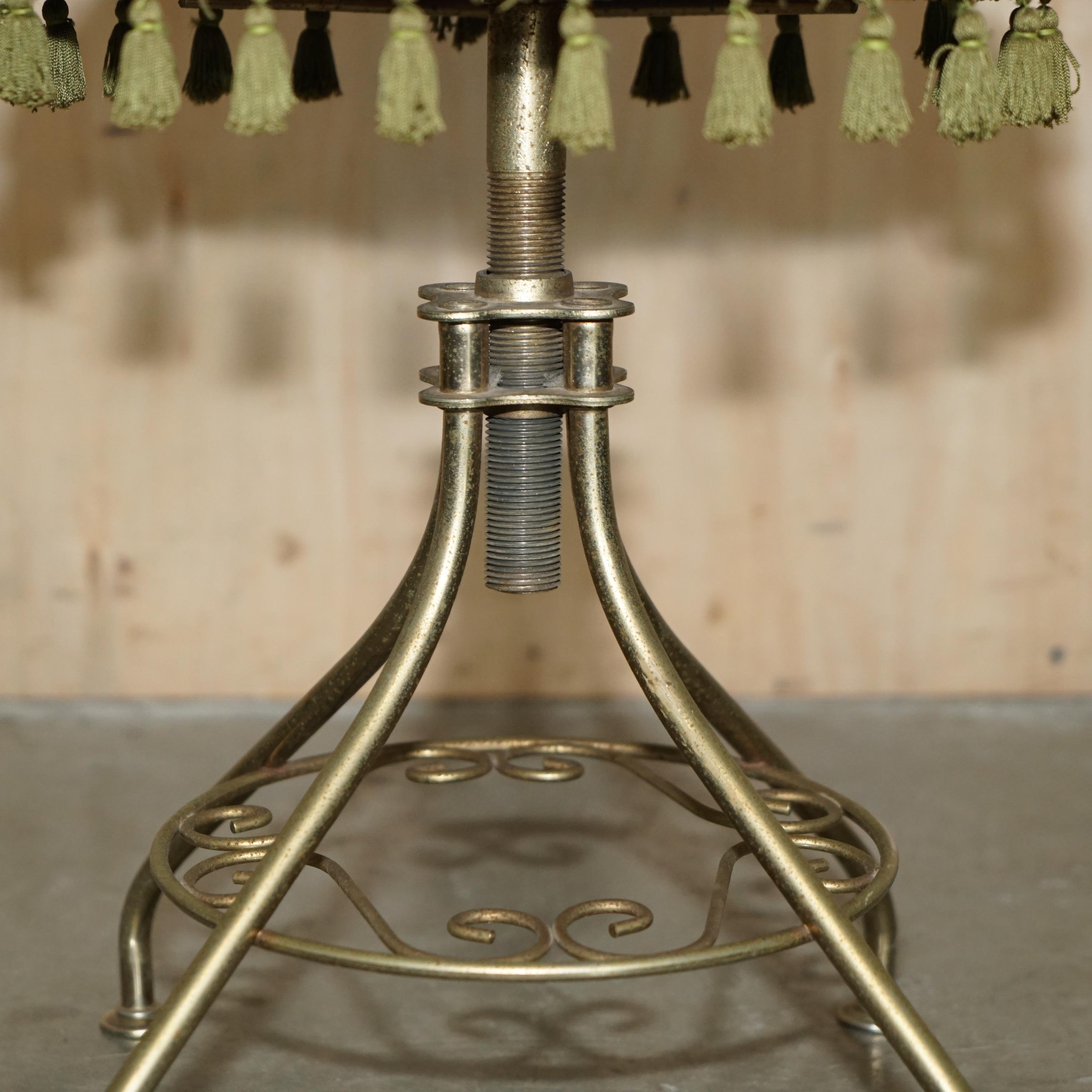 Ottone CIRCA 1960 HOLLYWOOD REGENCY TAVOLO DA ABITO BOUDOIR SEDIA REGOLABILE IN ALTEZZA in vendita