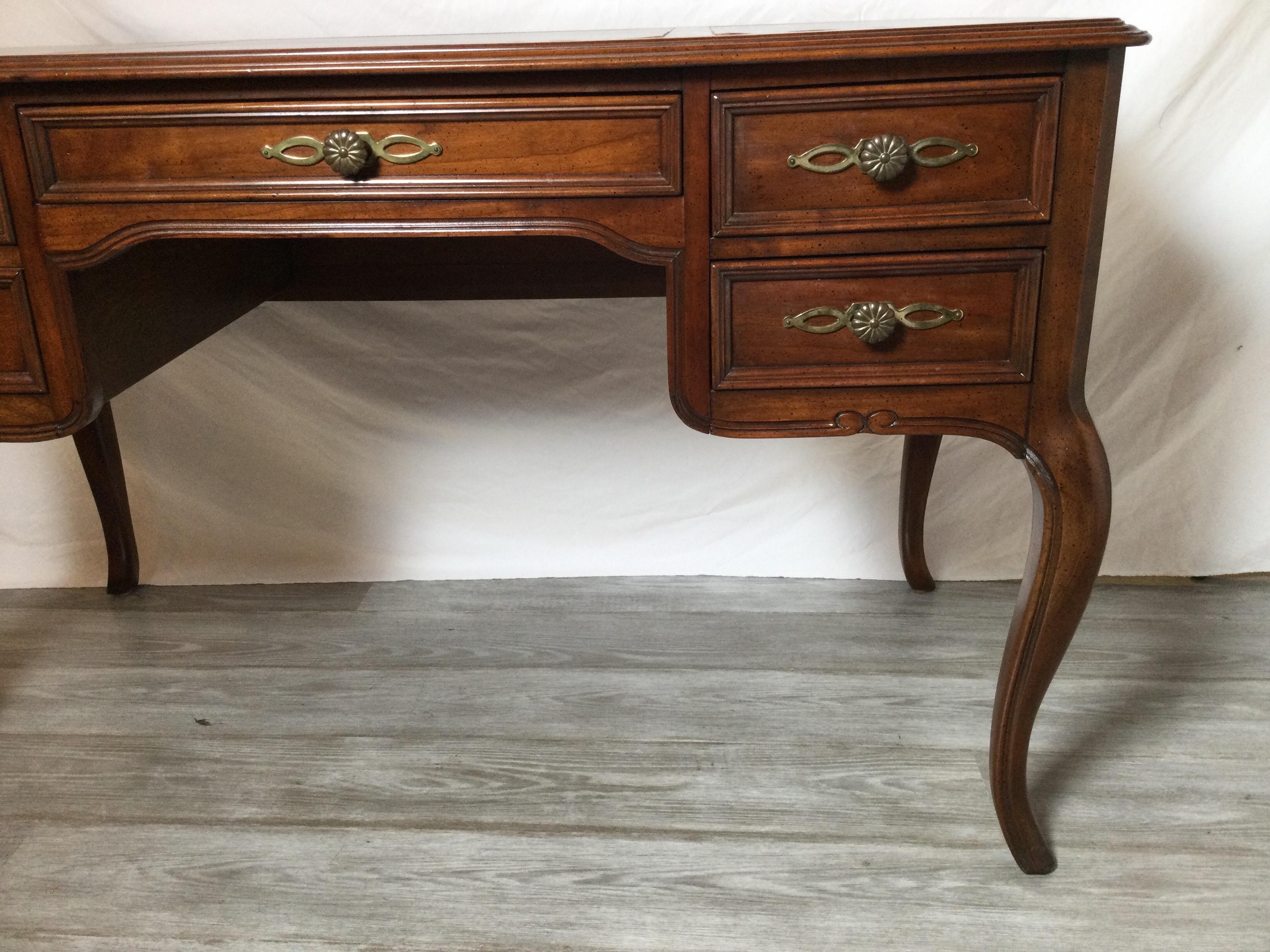 Circa 1960's Mid-Century Leather Top Walnut Desk by Sligh Furniture Co. Chicago For Sale 3